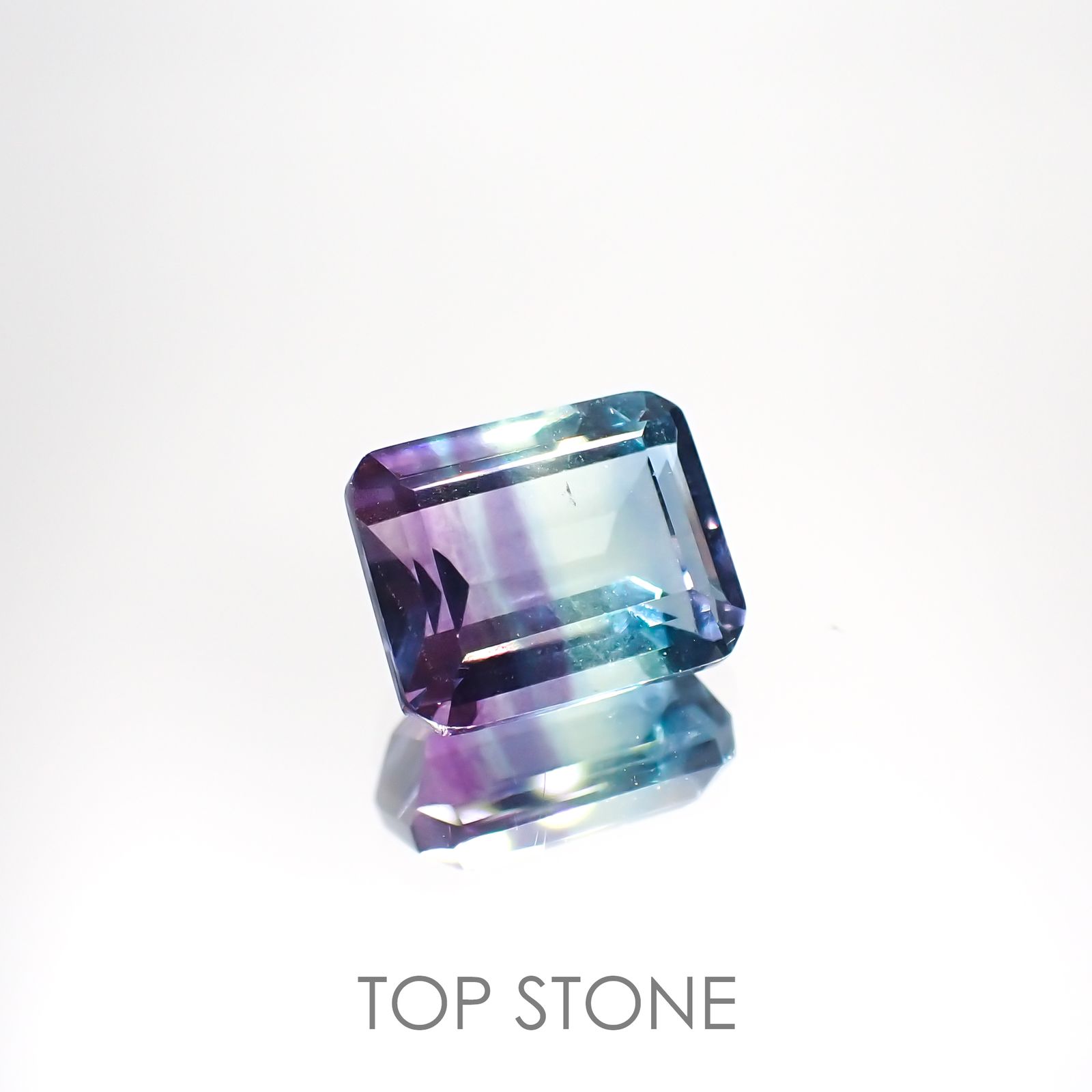 バイカラーフローライト ブラジル産 ルース 4.56ct[210913218]10.1×8.1mm前後
