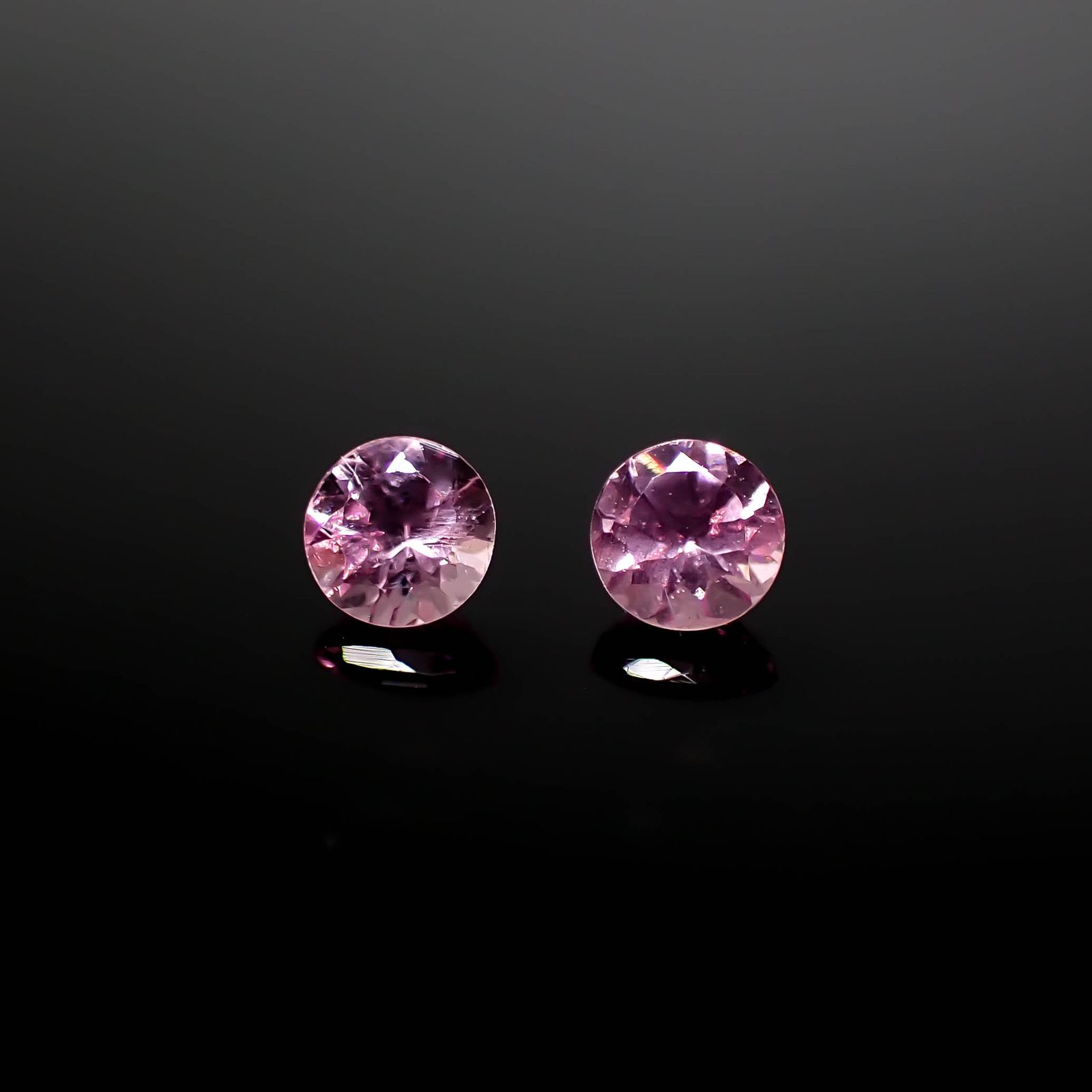 ◇ペアセット◇ピンクスピネル タンザニア産 0.47ct(2pcs合計) [250730792]3.6x3.6mm前後