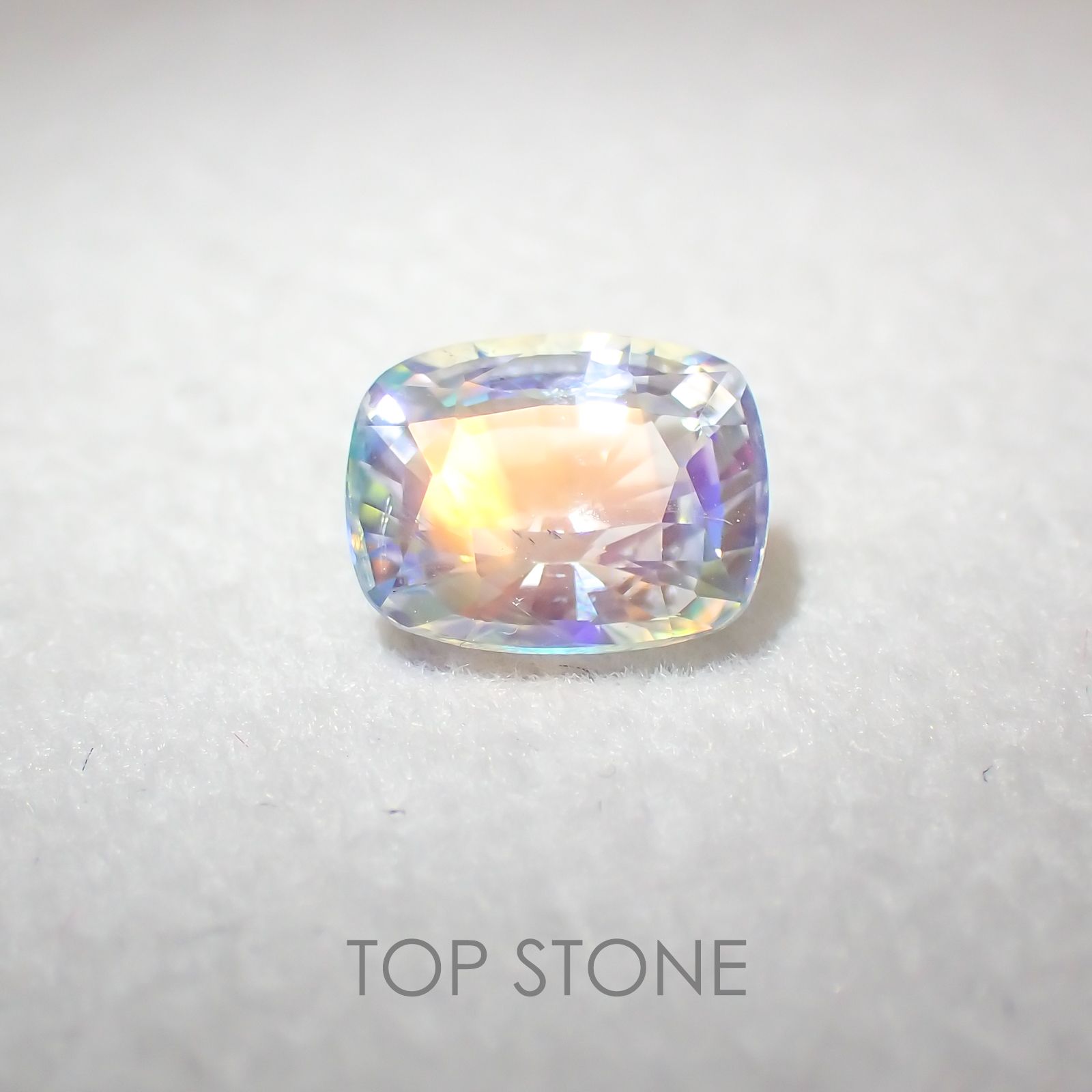 レインボームーンストーン(アンデシンラブラドライト) マダガスカル産 ルース 0.97ct[210410568]7.2×5.6mm前後