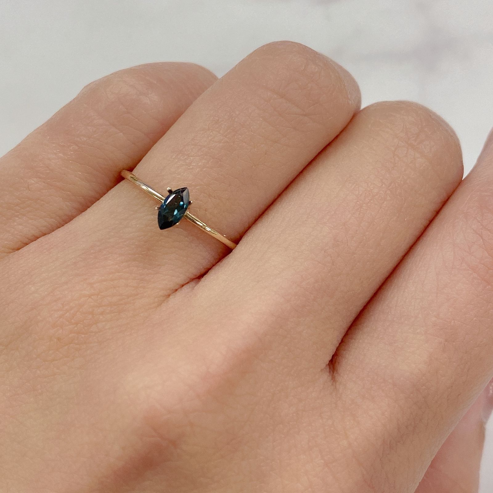 カラーチェンジガーネット(アレキタイプ)(宝石名ガーネット/カラーチェンジタイプ) マダガスカル・ベキリー産 0.24ct 識別済[20106604]5.9×3mm前後