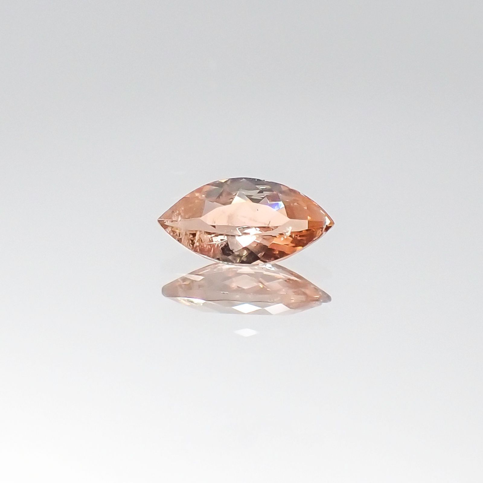 <ランダムセレクト1個販売> アンダリュサイト マーキスカット モザンビーク産 0.20ct前後[20096135-PAC]6×3mm前後