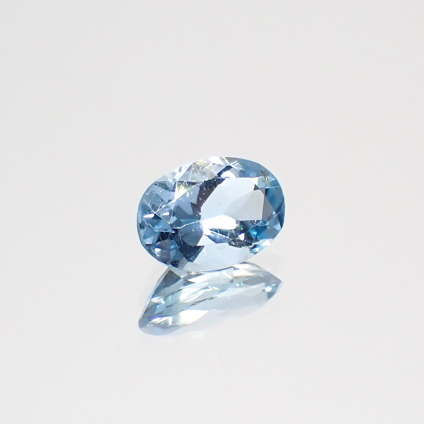 アクアマリン(宝石名アクアマリン)モザンビーク産 0.39ct 識別済[230421763]6x4.1mm前後