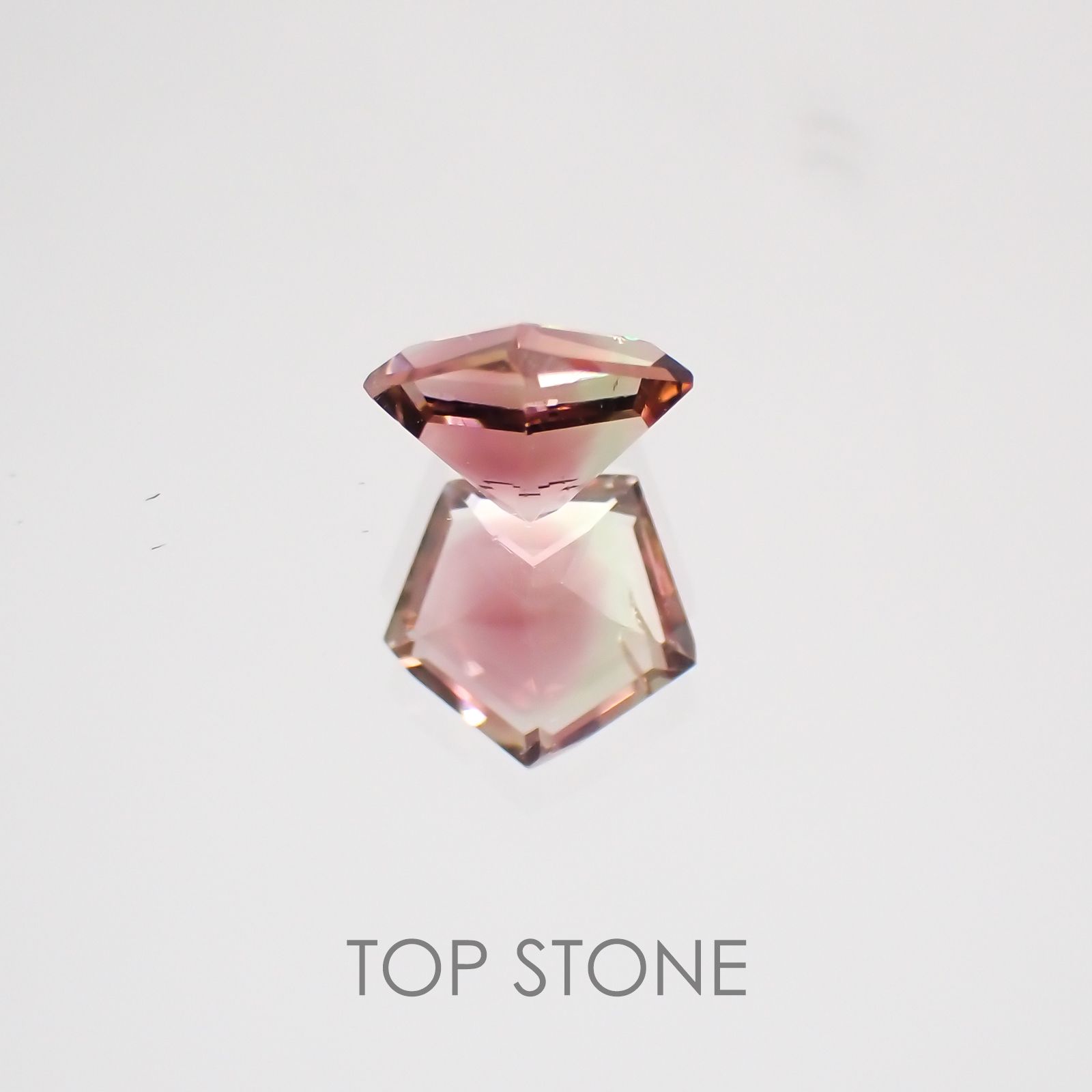 ◇ペンタゴンカット◇バイカラートルマリンSA(宝石名バイカラー・トルマリン) ブラジル/アフリカ産 0.39ct 識別済[21029144]5×5mm前後