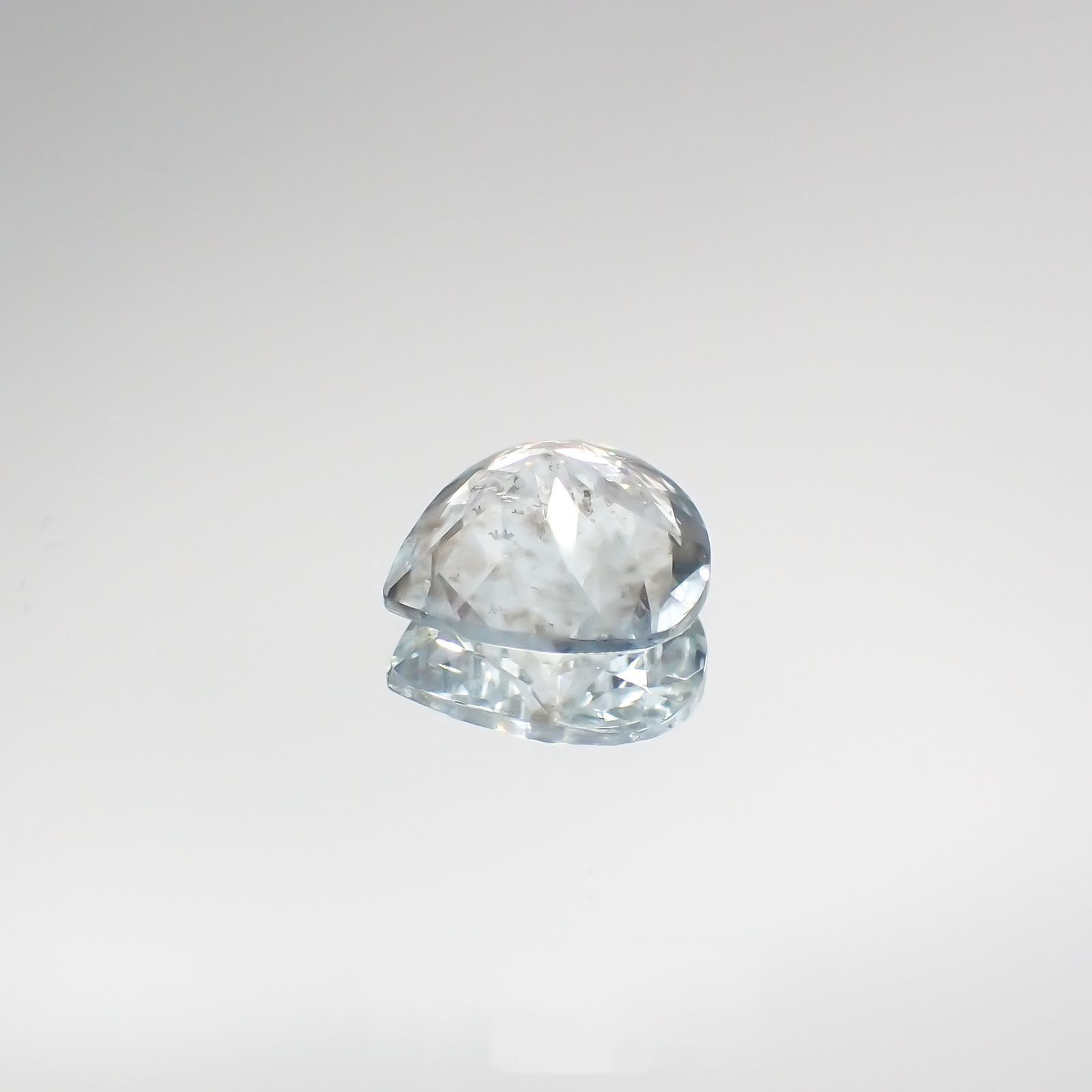 アベンチュリンアクアマリン(宝石名アクアマリン) ナイジェリア産 1.76ct 識別済[210712985]8.9×9mm前後