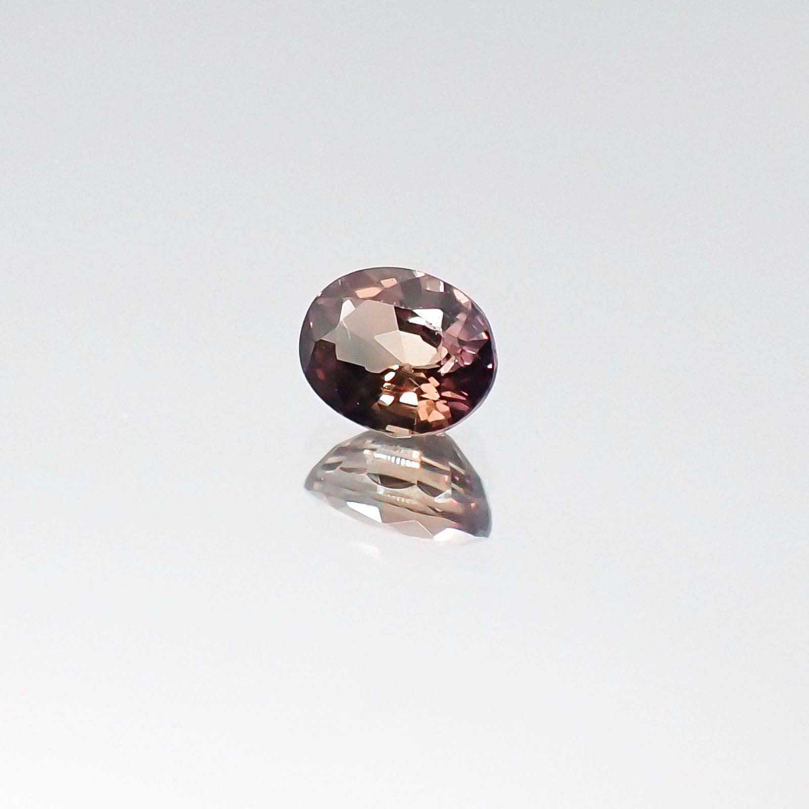 カラーチェンジサファイア 非加熱(宝石名サファイア)タンザニア産 0.37ct 識別済[230622428]4.4x3.5mm前後