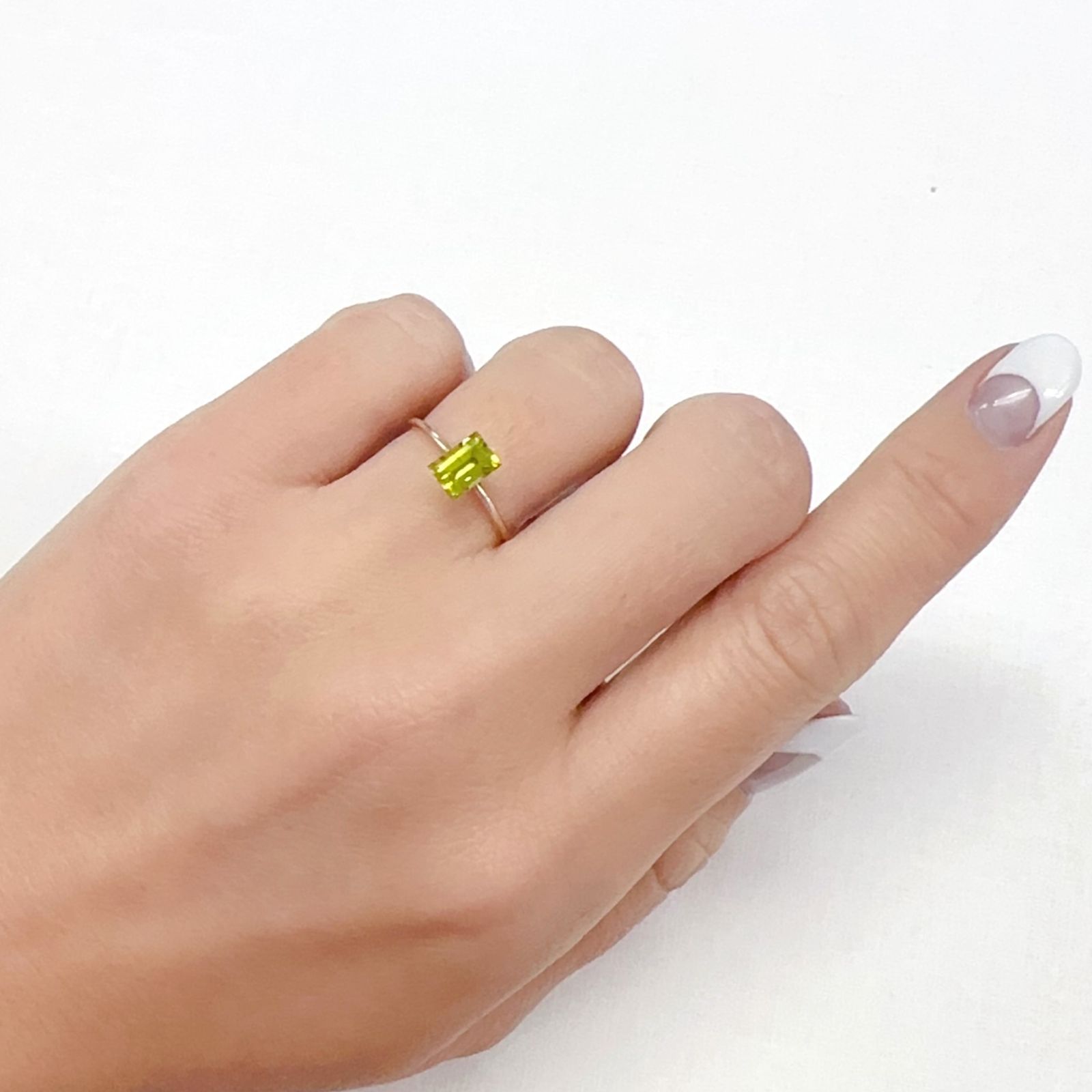 ブラックリリーパッドペリドット アメリカ・アリゾナ州産 0.77ct[231224606]6.3x4.4mm前後