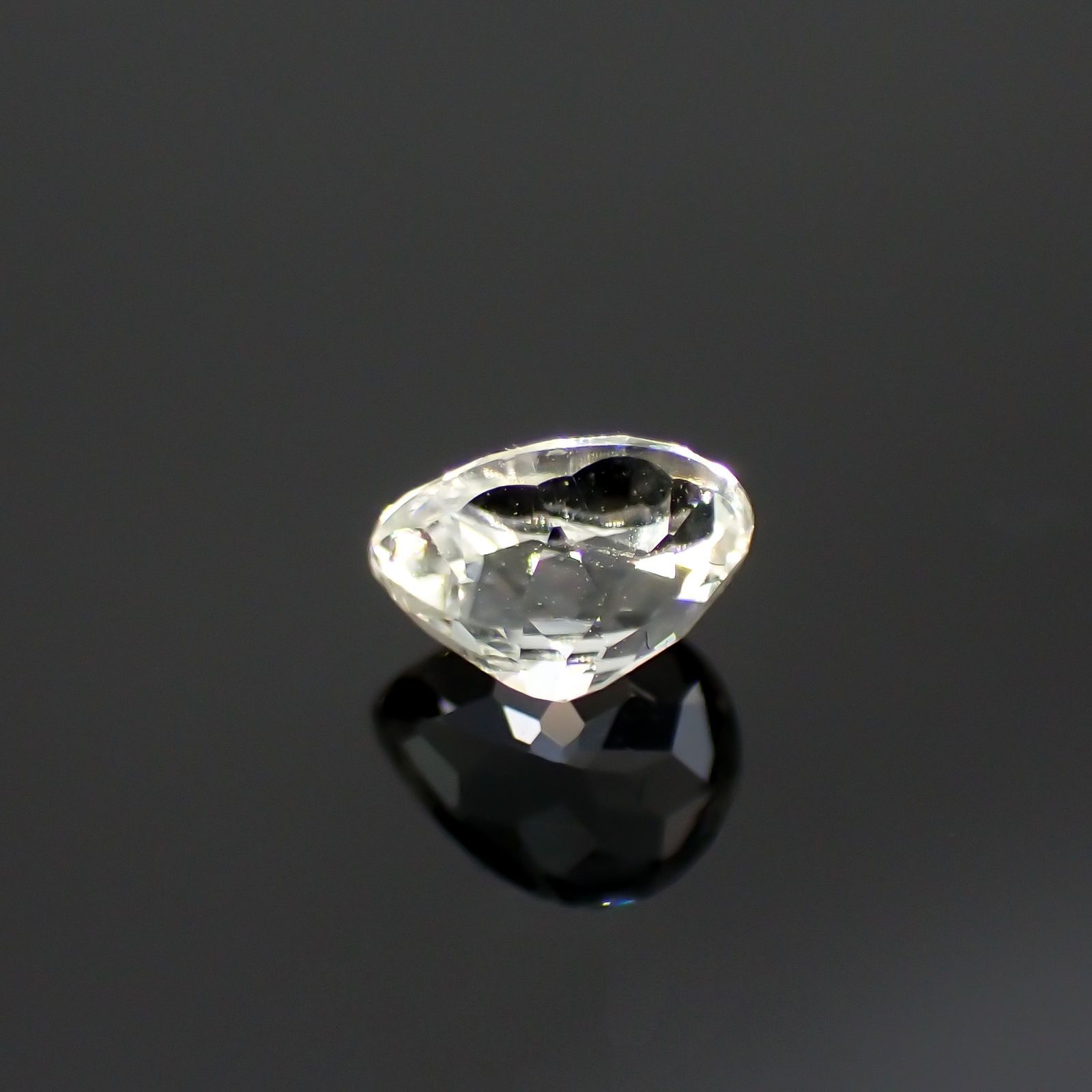 リューコガーネット(宝石名ホワイト グロッシュラー・ガーネット)ビルマ産 0.39ct 識別済[220616320]4.8x3.8mm前後