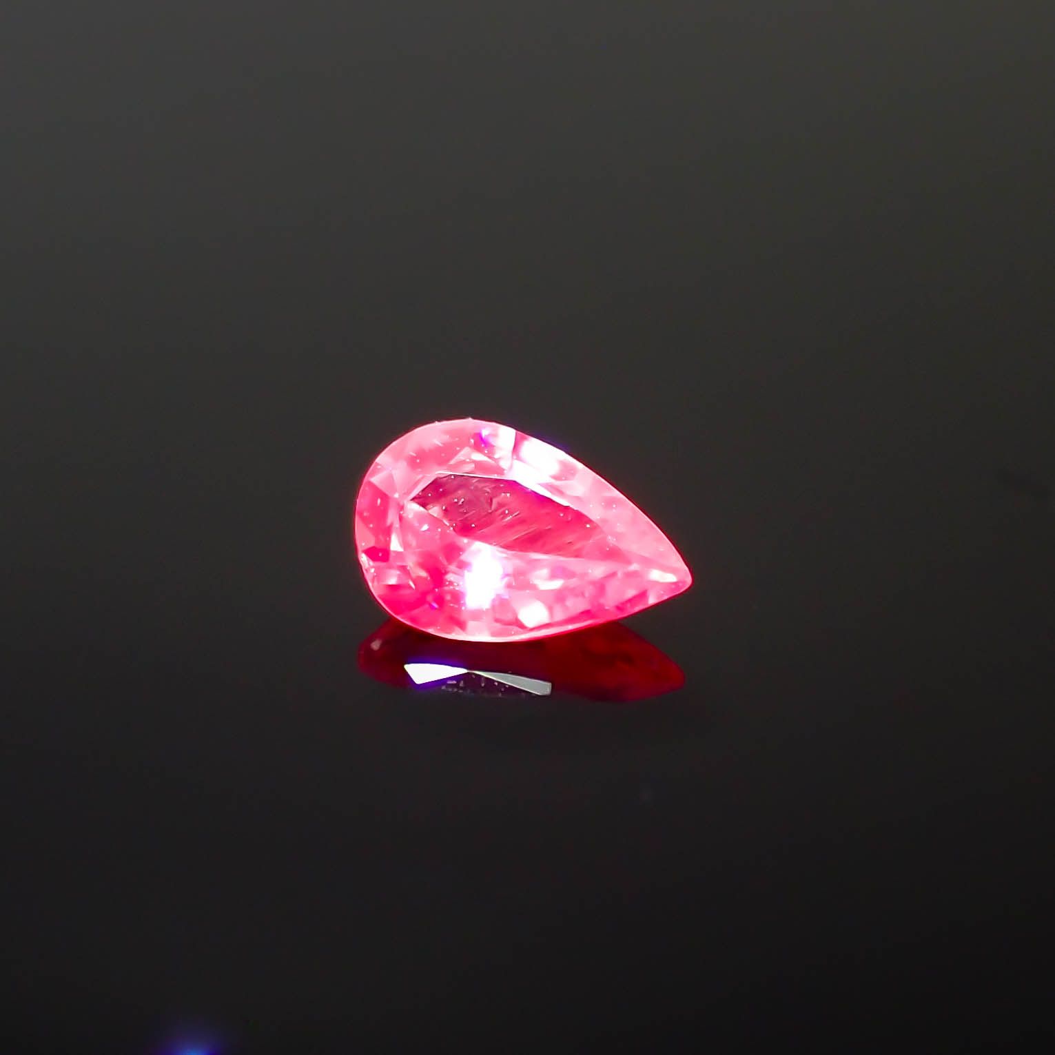 ネオンピンクサファイア スリランカ産 0.19ct[240226303]4.6x3mm前後