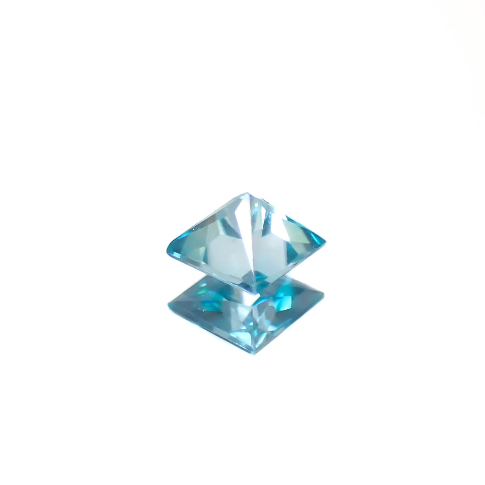 ◇プリンセスカット◇ブルージルコン カンボジア産 0.43ct [241229633]3.8x3.8mm前後