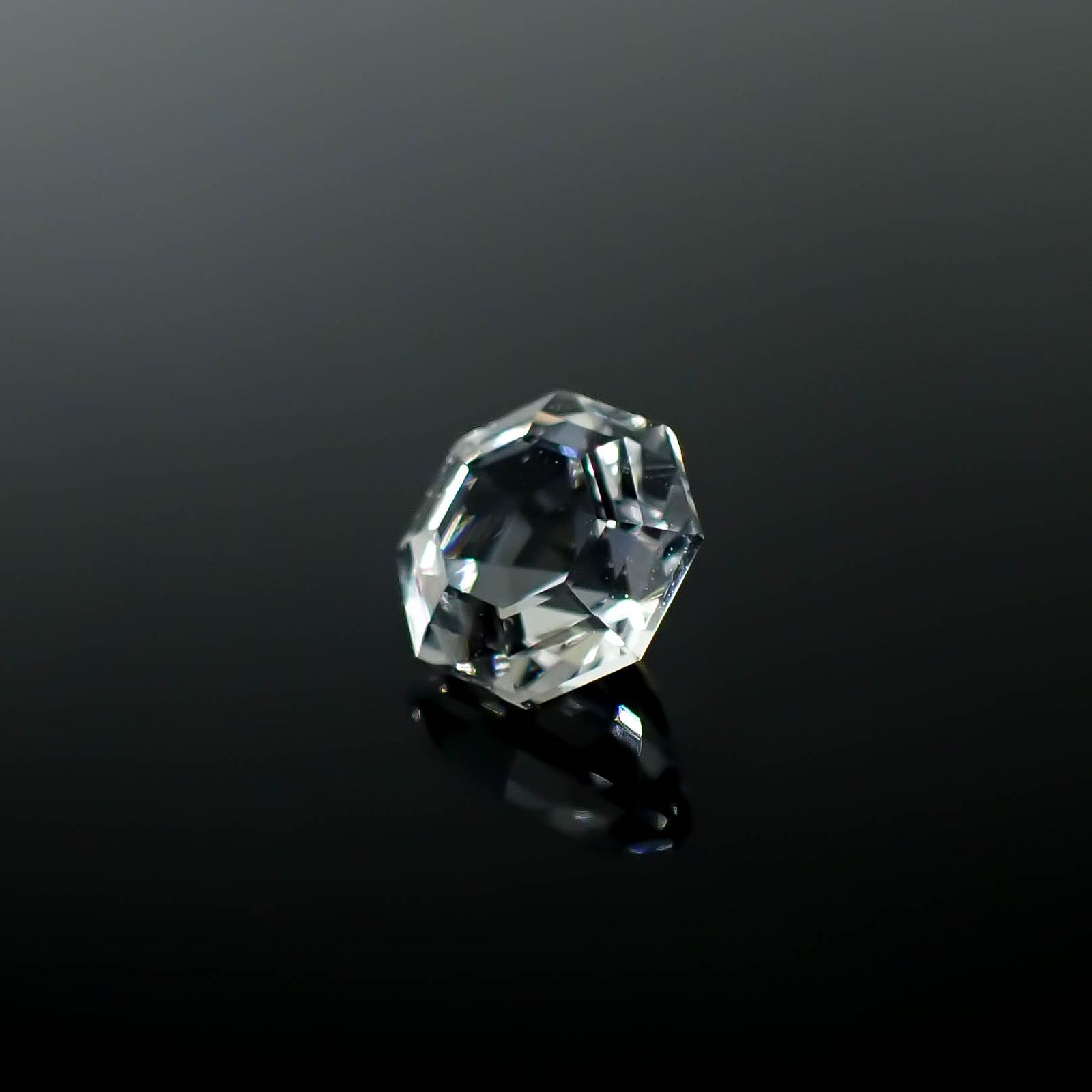 ◇オクタゴンカット◇レムリアンシードクリスタル(保証シール付き) ブラジル産 1.40ct / 7.2x7mm前後 [250730862]