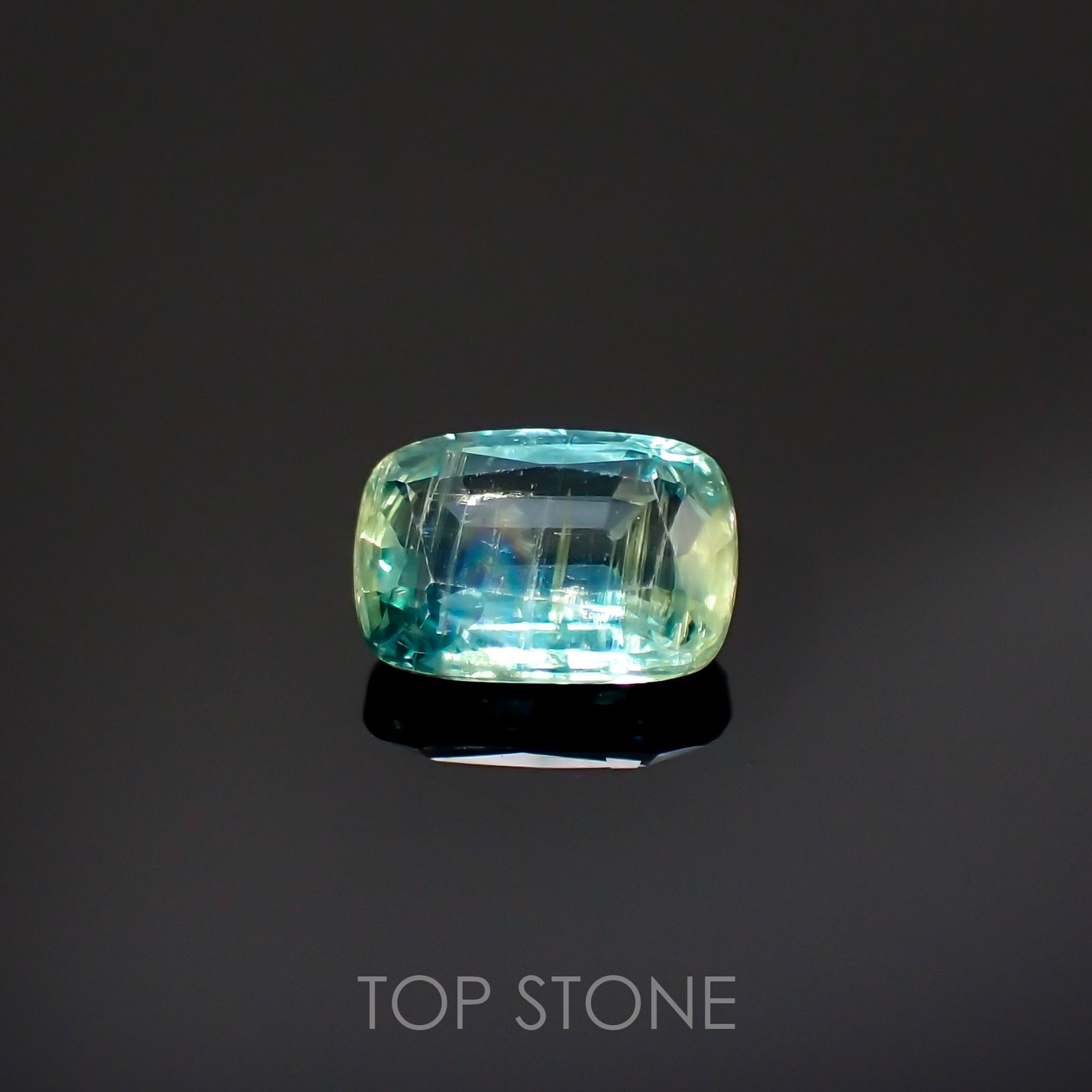バイカラーカイヤナイト(宝石名カイヤナイト)ネパール産 1.29ct 識別済[220115376]7.5x5.3mm前後
