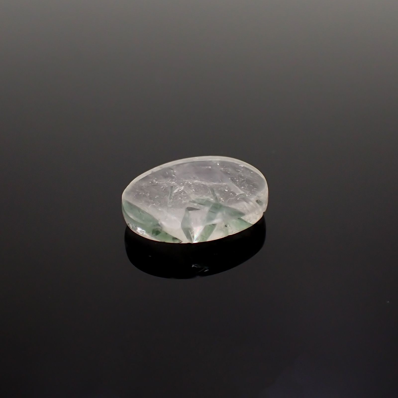 グリーントルマリンインクォーツ ブラジル・ミナスジェライス州産 10.78ct / 18.6x15mm前後 [221018313]