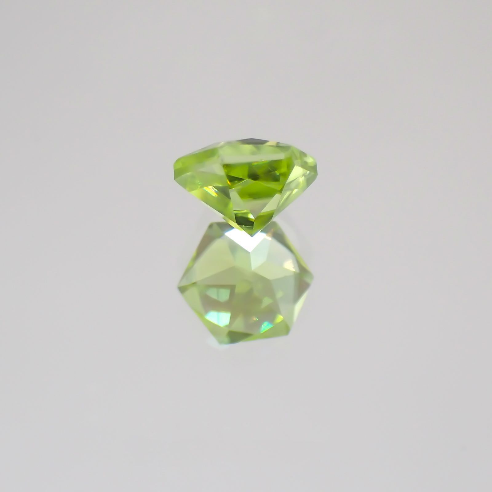 ◇ヘキサゴンカット◇スフェーン(宝石名スフェーン)マダガスカル産 0.39ct 識別済[231224439]4x4mm前後