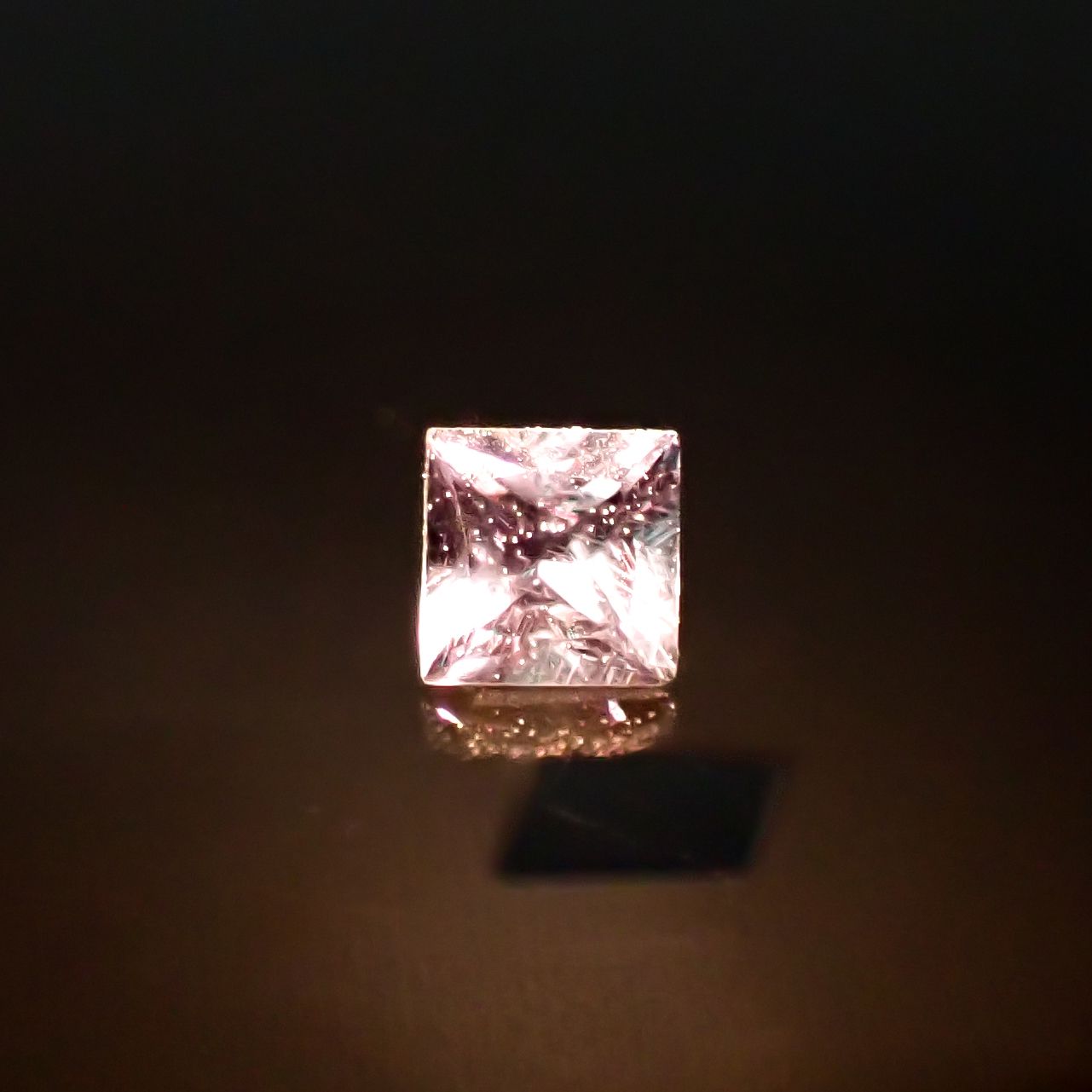 ◇プリンセスカット◇ベキリーブルーガーネット（カラーチェンジガーネット アレキタイプ） マダガスカル・ベキリー産 0.052ct [241229624]2x2mm前後