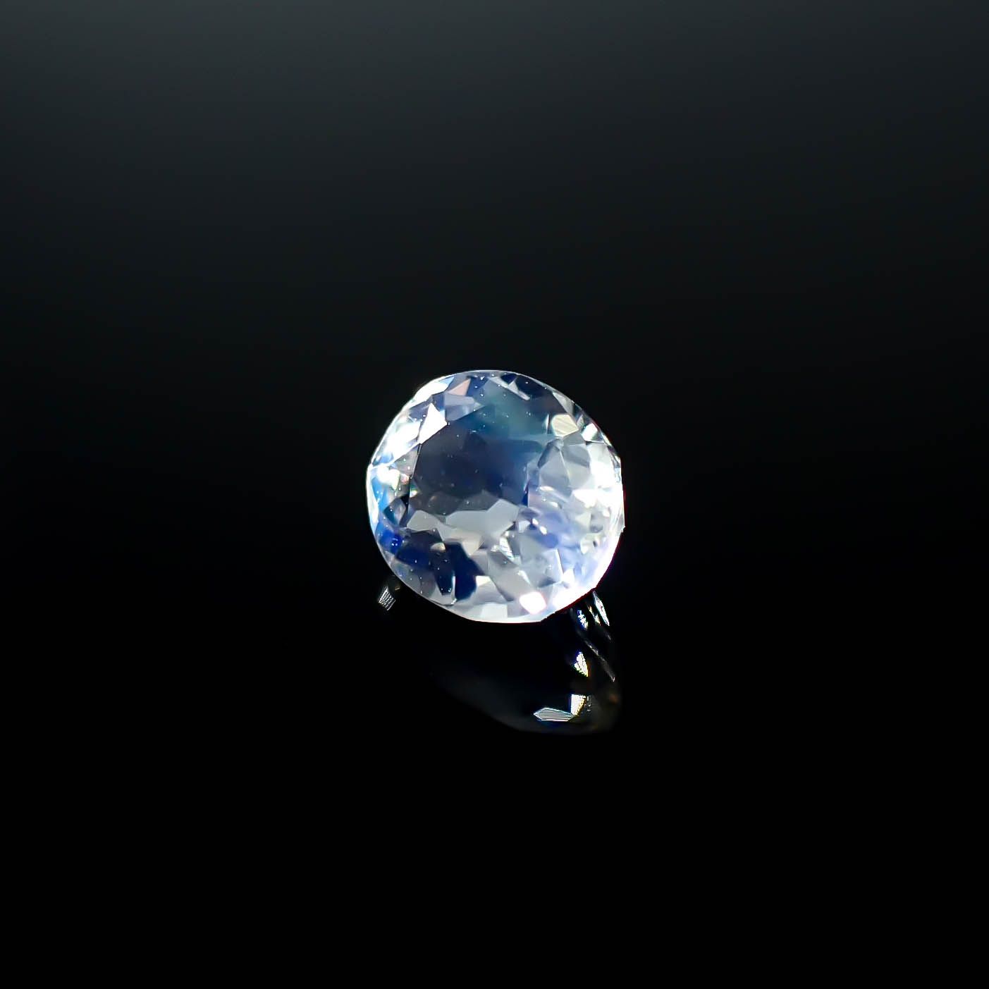 レインボームーンストーン ザンビア産 0.50ct [250730914]5.4x4.5mm前後