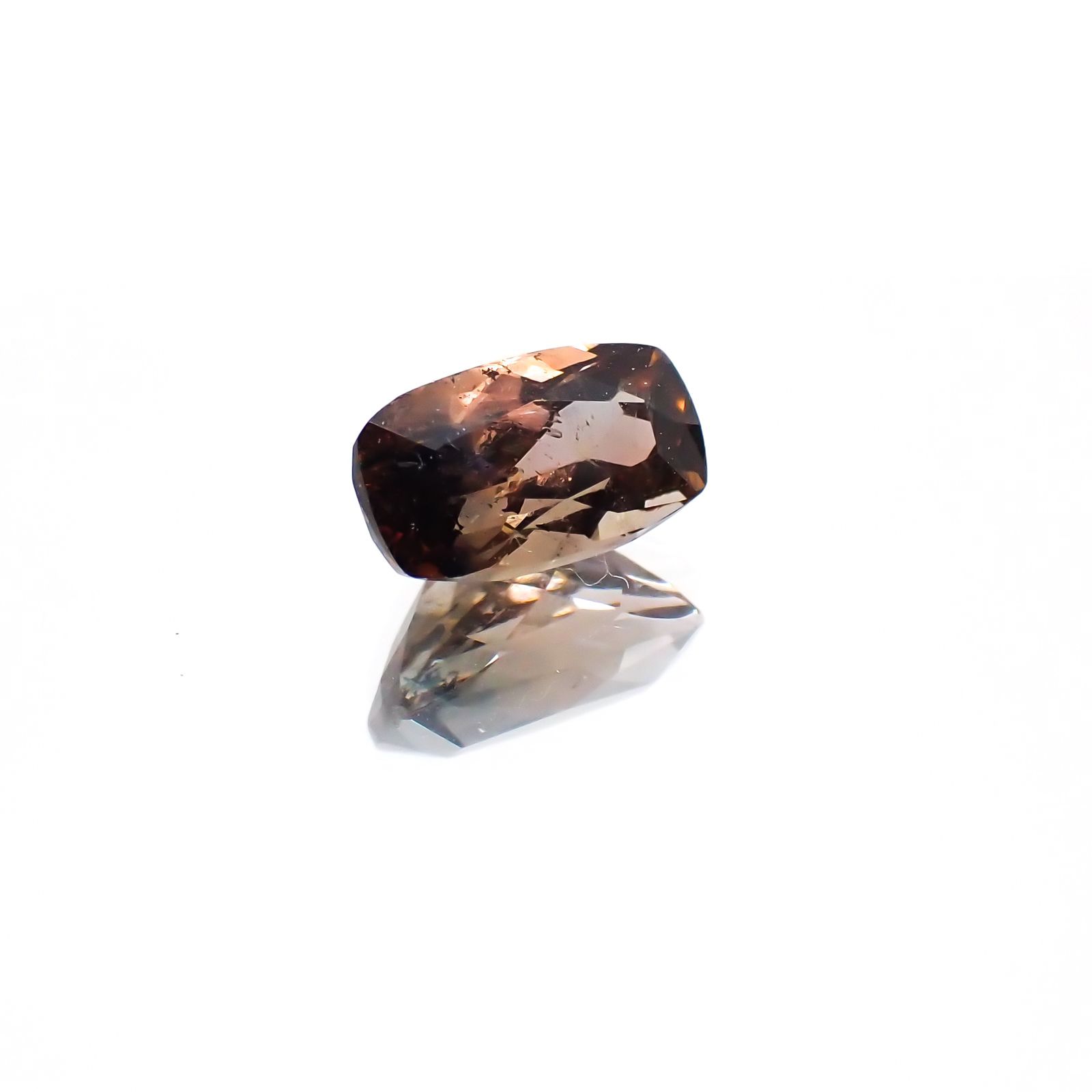 ブルーティントアキシナイト(宝石名アキシナイト)パキスタン産 1.06ct 識別済[231224381]7.5x4.3mm前後