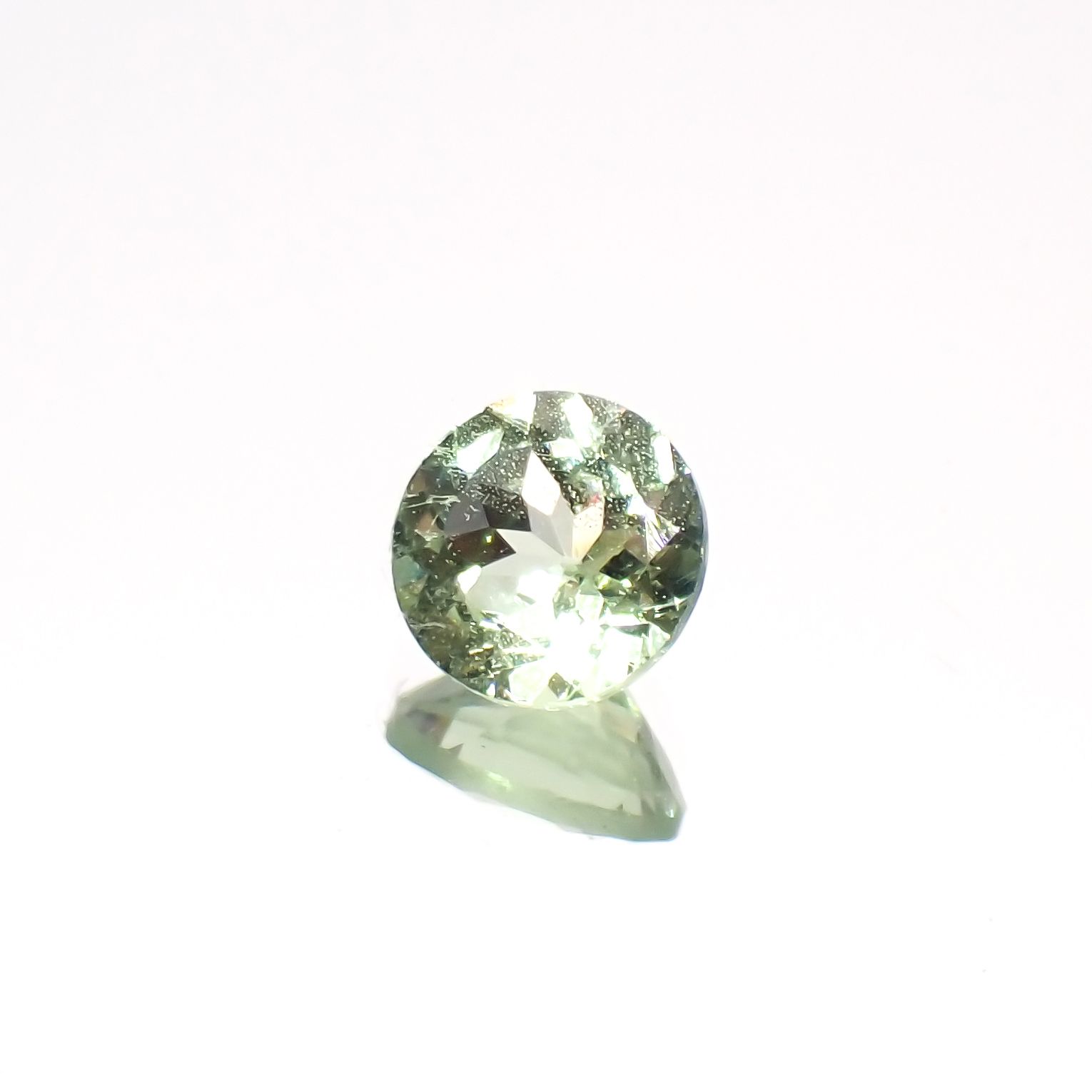 ミントガーネット タンザニア産 0.54ct[231023723]5.1x5.1mm前後