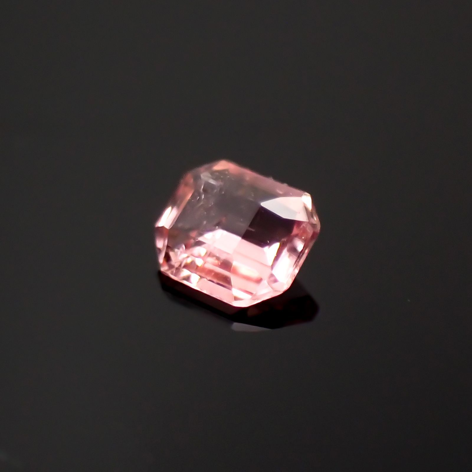ヴェイリネナイト(宝石名ベイリネナイト)パキスタン産 0.053ct 識別済[221219286]2.3x2mm前後