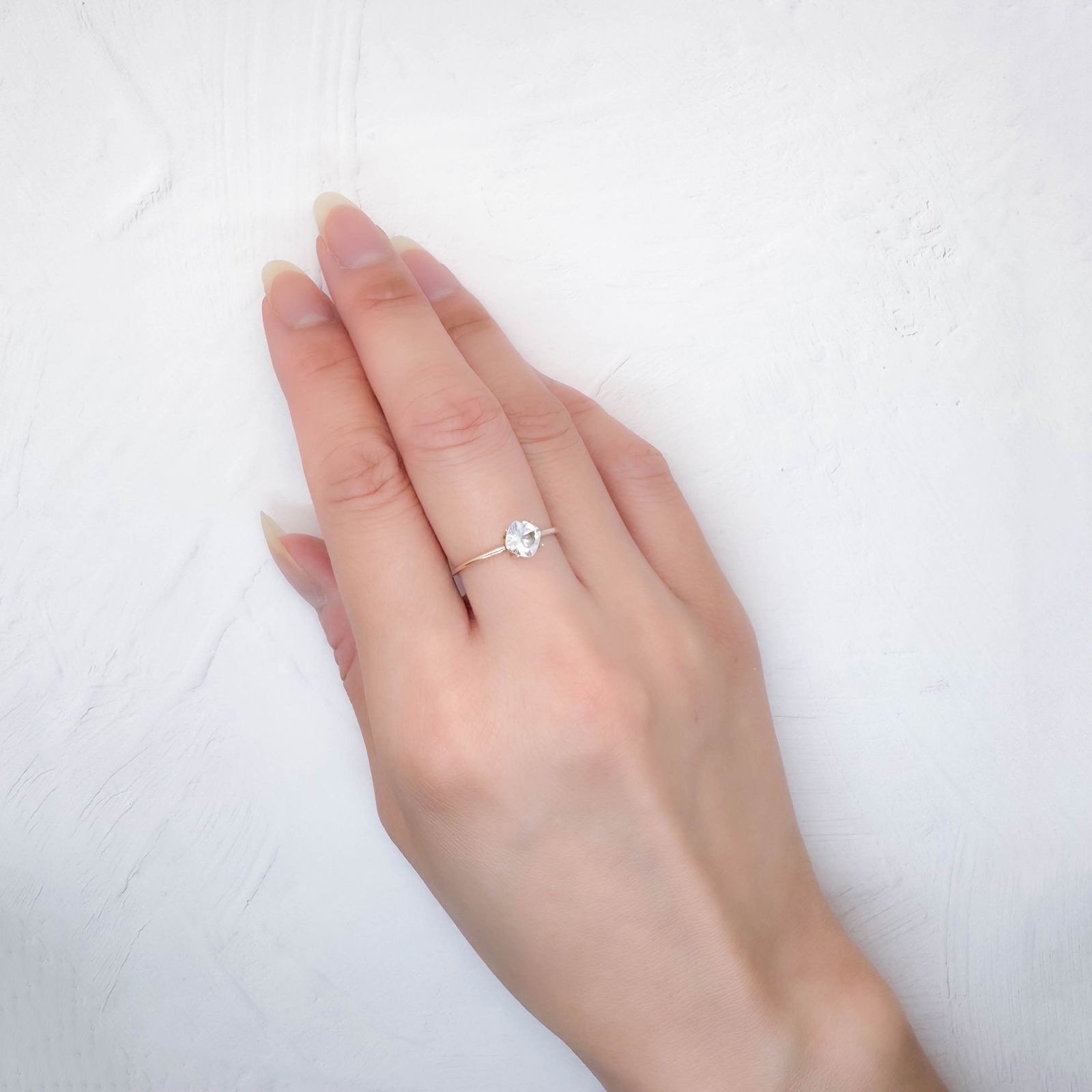 レインボームーンストーン タンザニア産 0.53ct [250730920]5.3x5.2mm前後