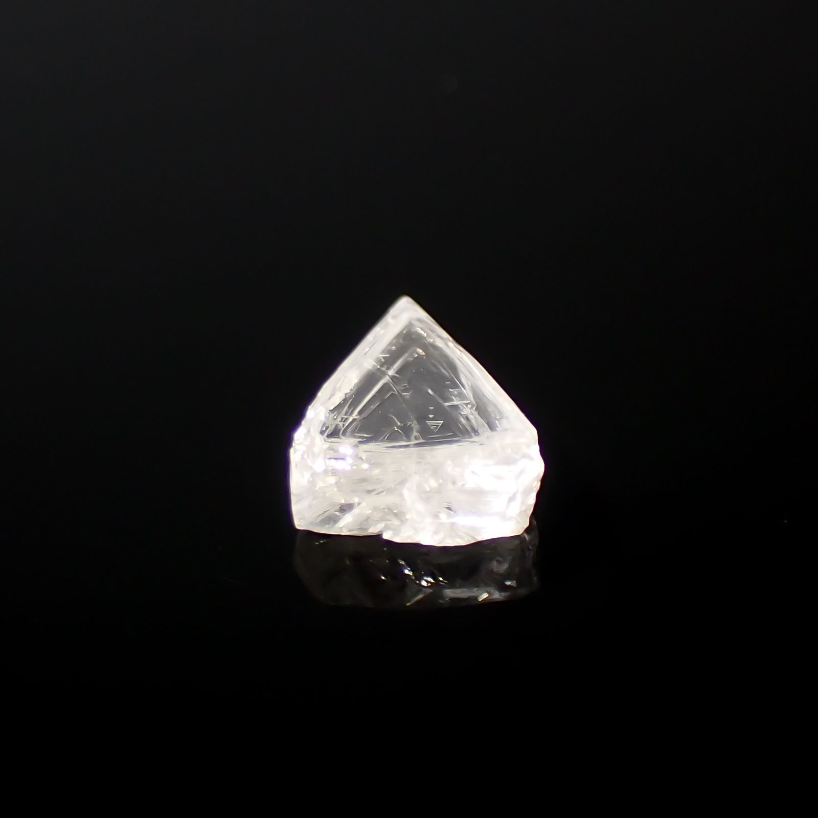 マクルダイヤモンド(宝石名ダイアモンド)カナダ産 原石 0.45ct 識別済[220115339]5.2x4.5mm前後