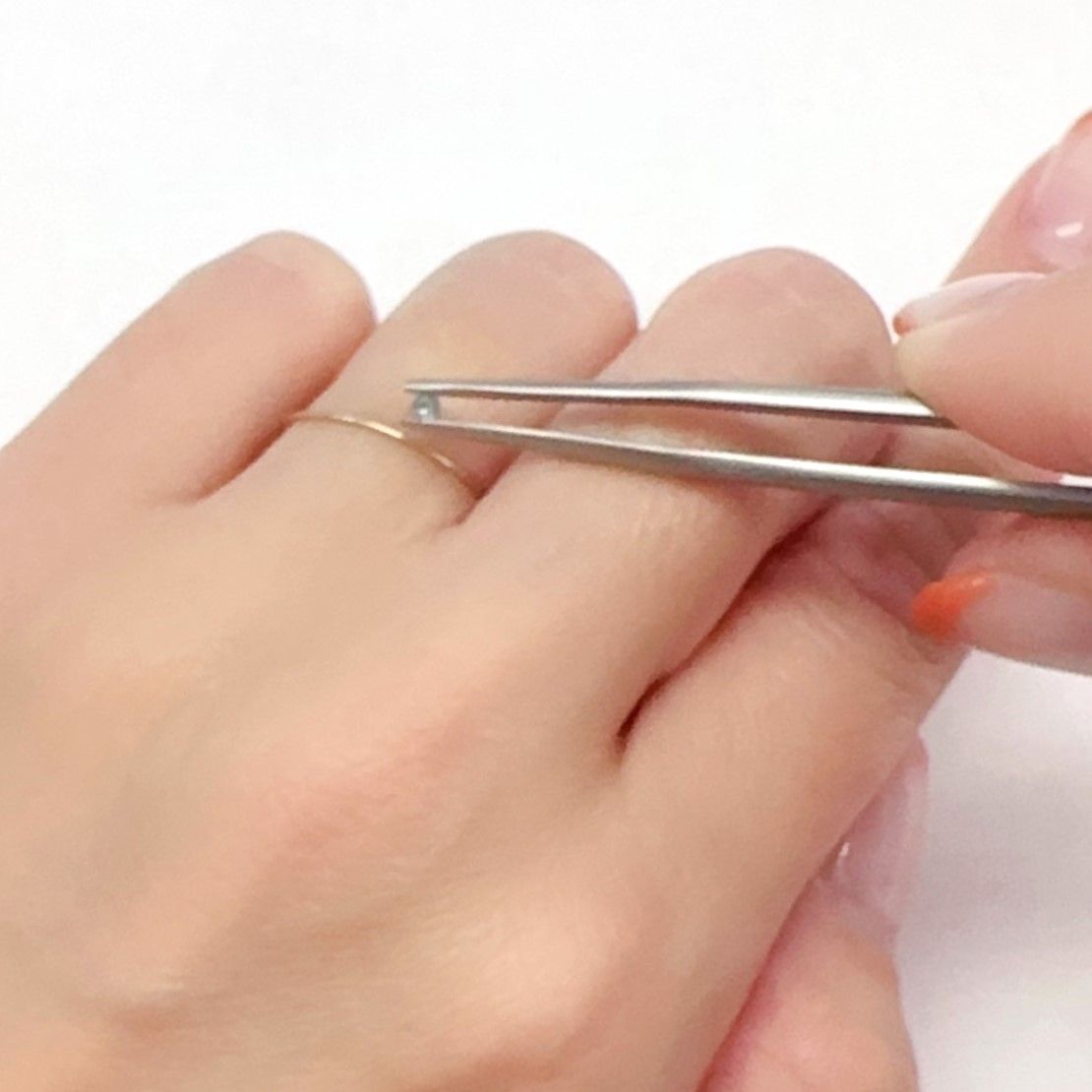 シルキーアレキサンドライト ブラジル産/EmeraldMains社製 0.038ct[240527611]2x2mm前後