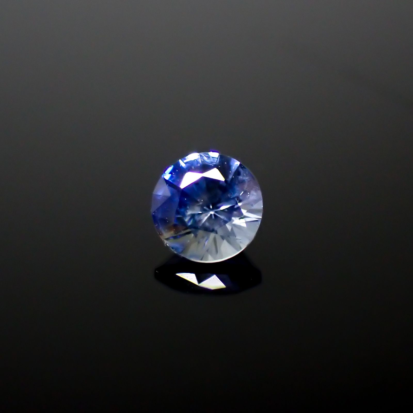 アイスブルーサファイア スリランカ産 0.26ct[240828659]3.7x3.7mm前後