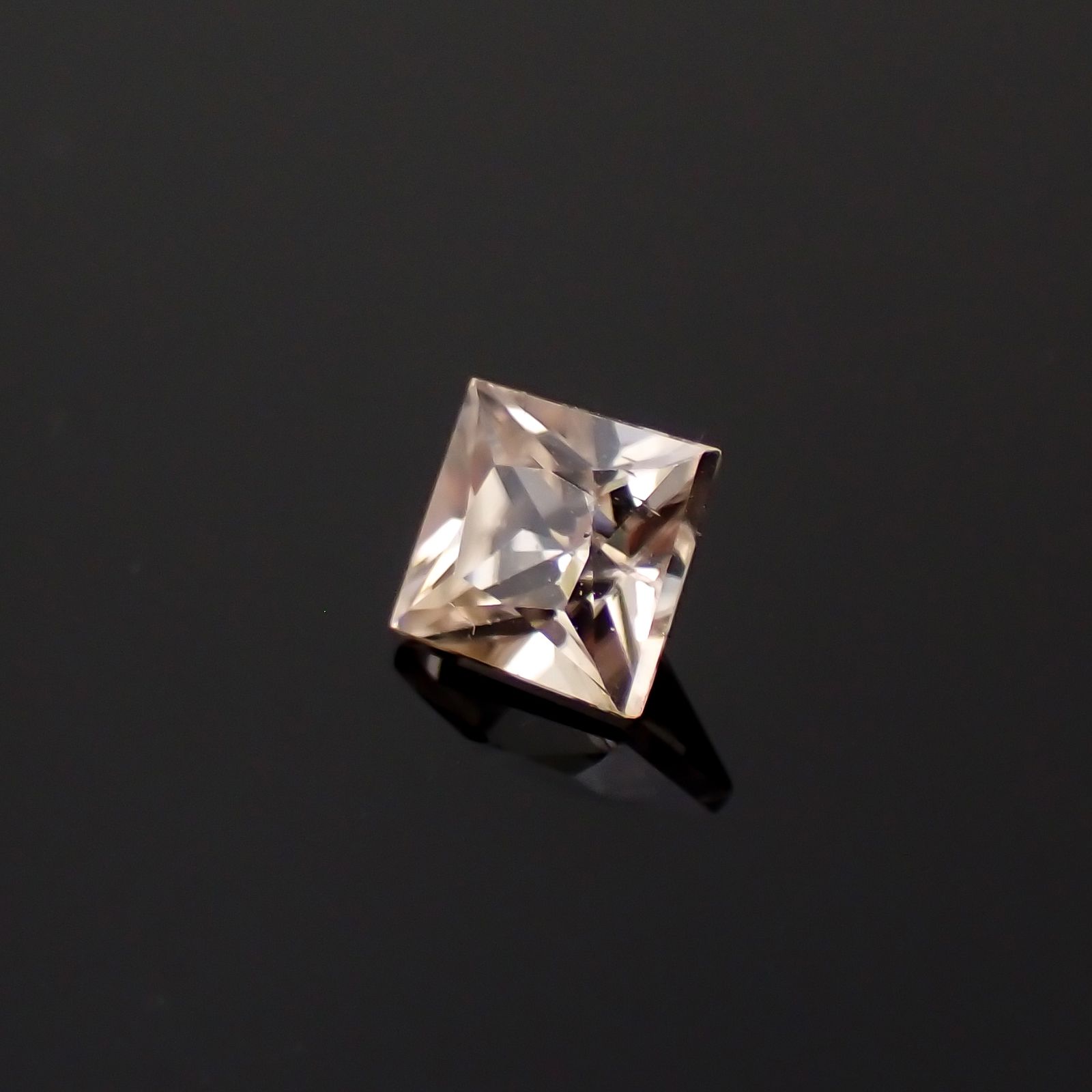 ◇プリンセスカット◇シャンパンカラージルコン スリランカ/カンボジア産 0.56ct[230421645]4x3.9mm前後