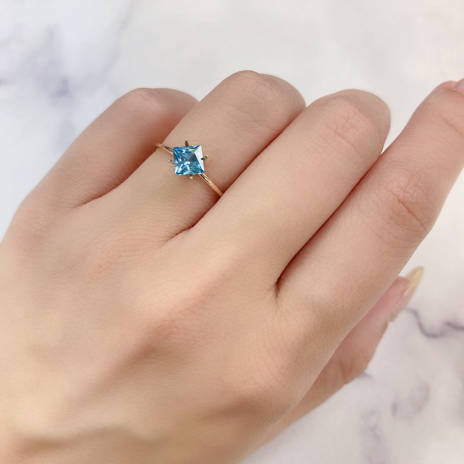 ◇プリンセスカット◇ブルージルコン(宝石名ジルコン) カンボジア産 1.05ct 識別済[210913436]5.1×5.1mm前後
