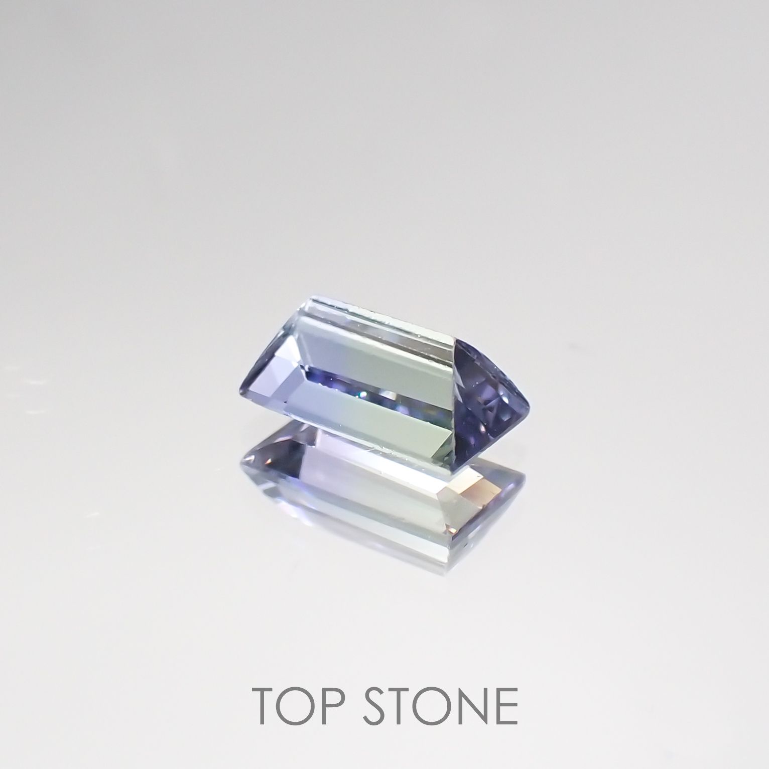 バイカラータンザナイト非加熱(宝石名バイカラー・ゾイサイト) タンザニア産 0.37ct 識別済[210711584]5.2×3mm前後