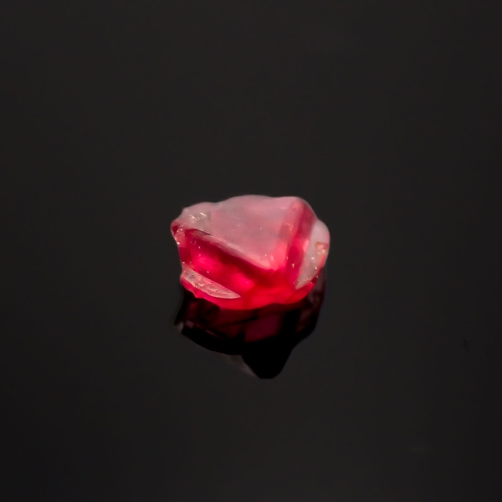 ツインクリスタルスピネル(スピネル式双晶）原石 ビルマ産 0.062ct[231124057]2.7x2.8mm前後