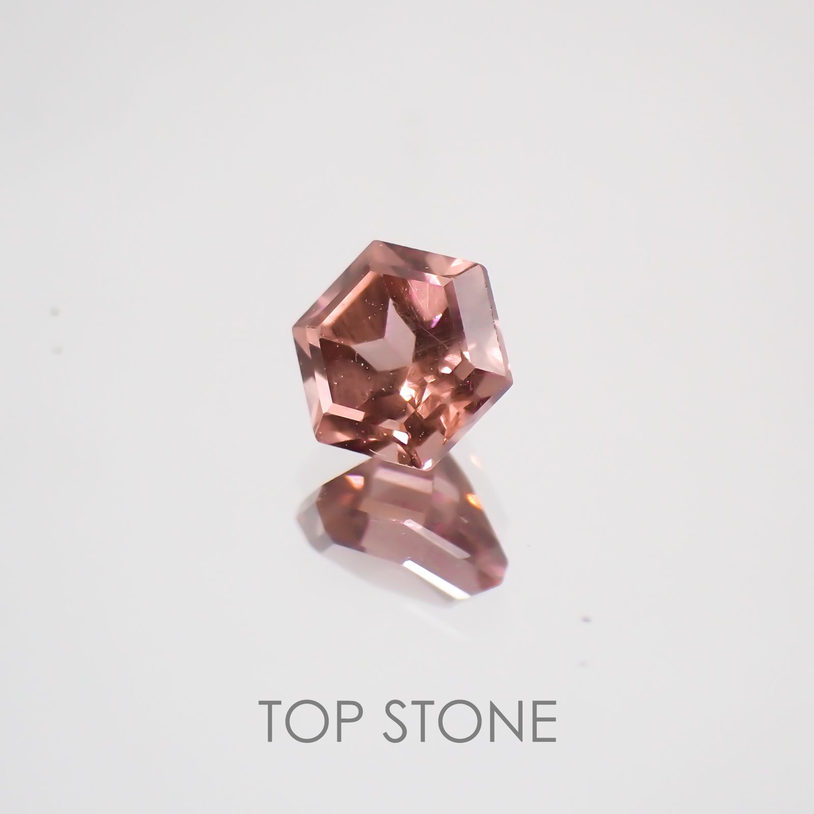 ◇ヘキサゴンカット◇マラヤガーネットSA タンザニア産 ルース 0.43ct[210210093]4.1×4.1mm前後