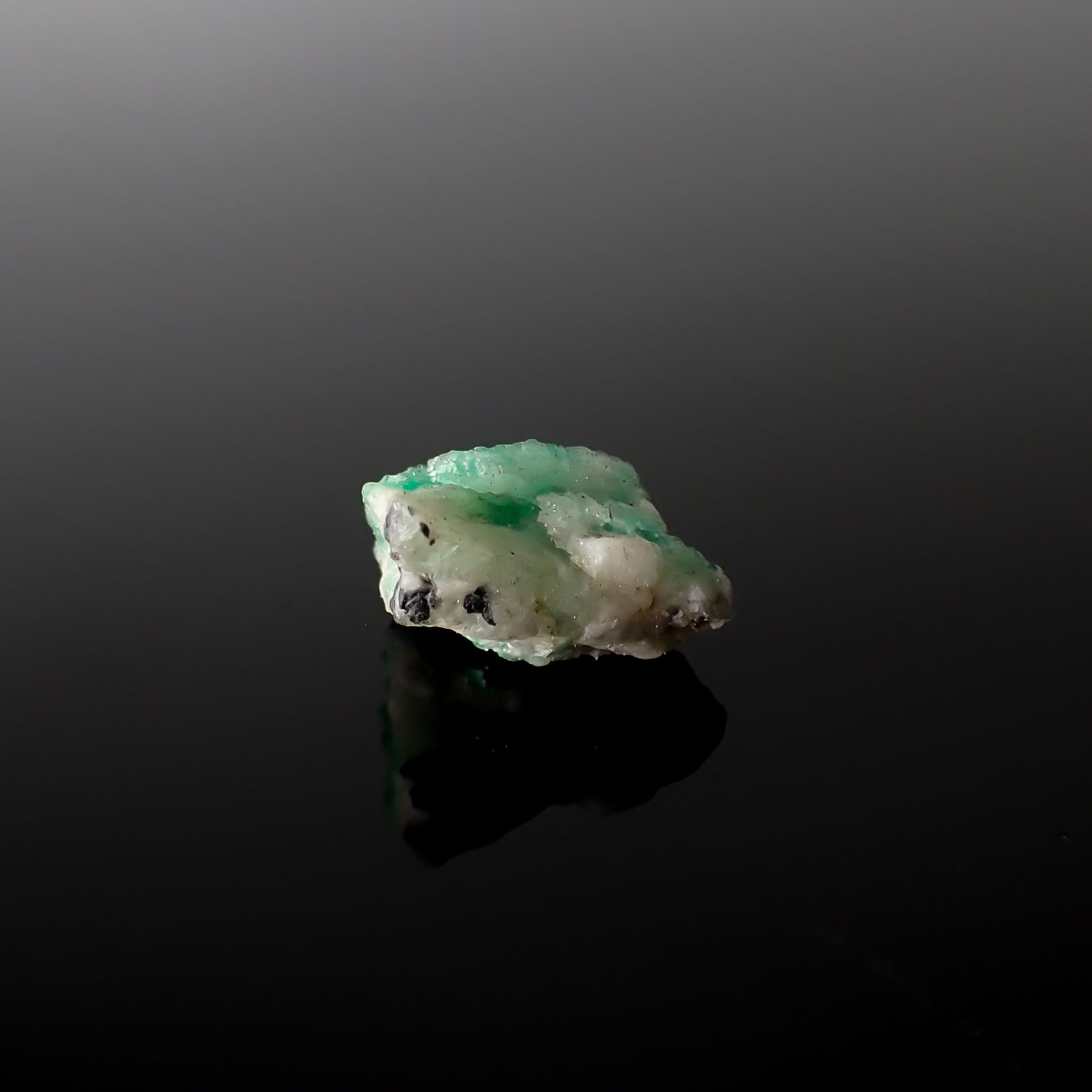 エメラルド 原石 コロンビア産 7.90ct[240427245]15x11.7mm前後