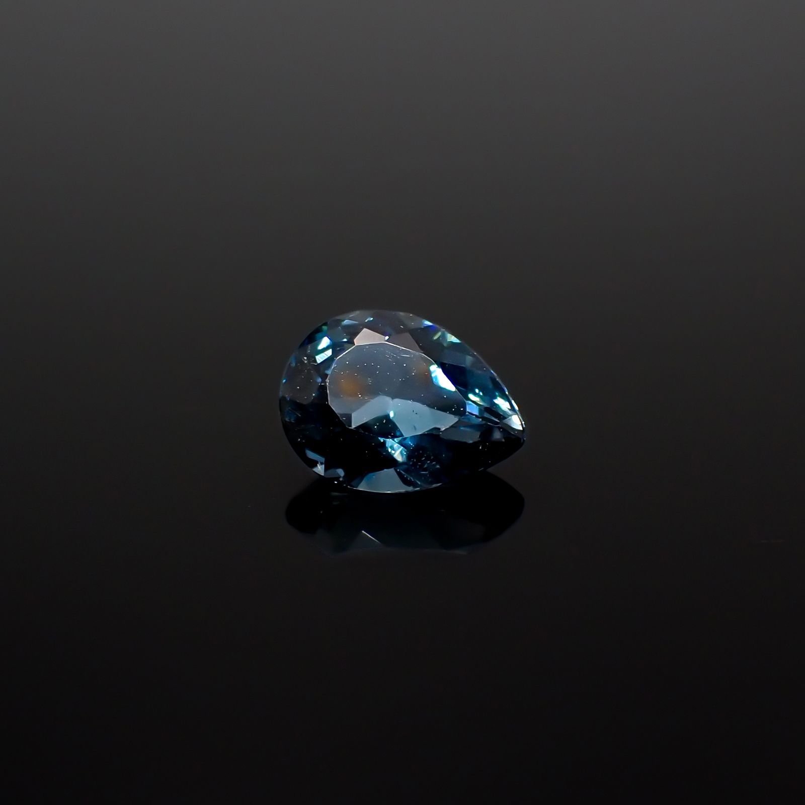 ロンドンブルートパーズ ブラジル産 2.04ct[240326798]9x6.7mm前後