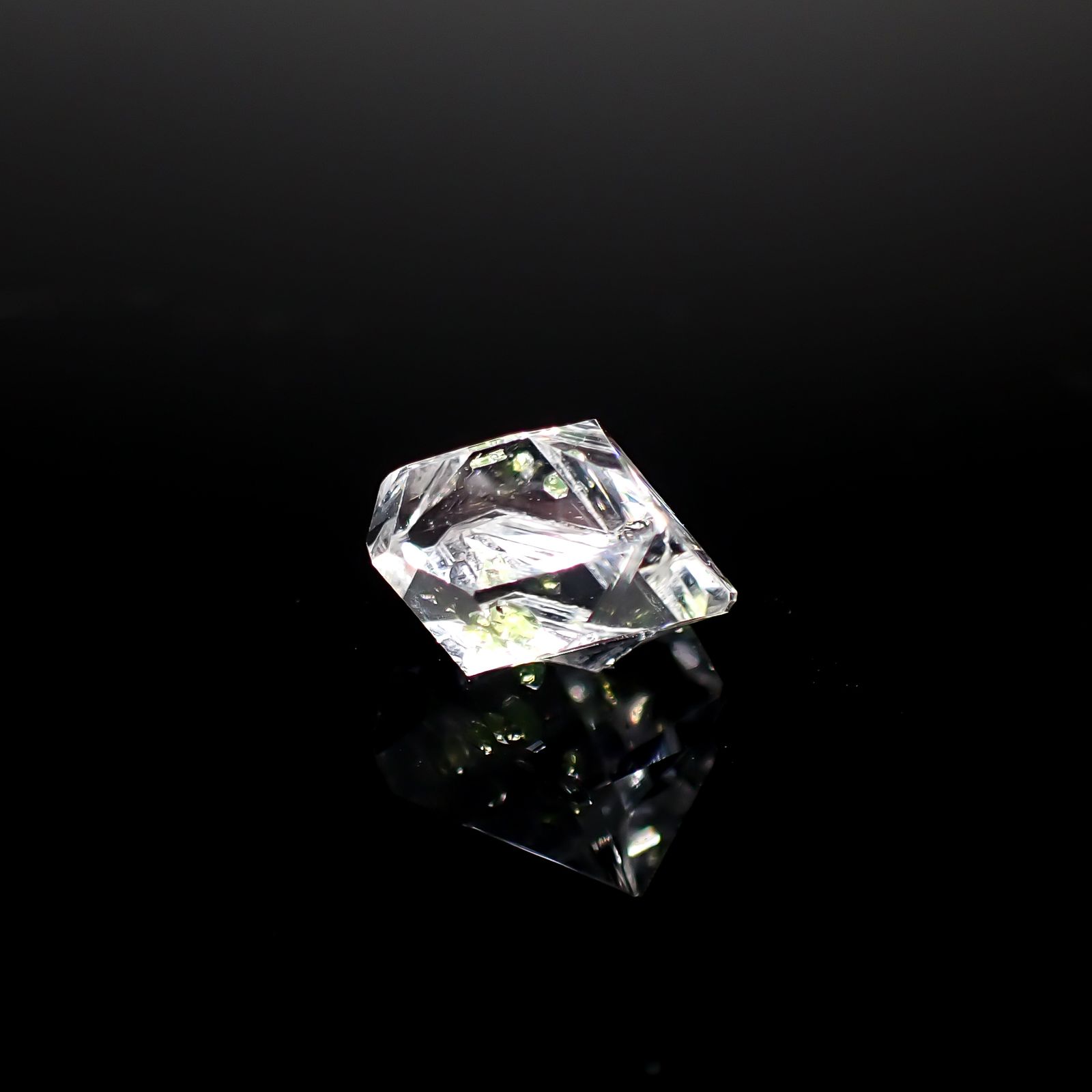 オイルインクォーツ原石 パキスタン産 2.48ct[240828667]10.2x9mm前後