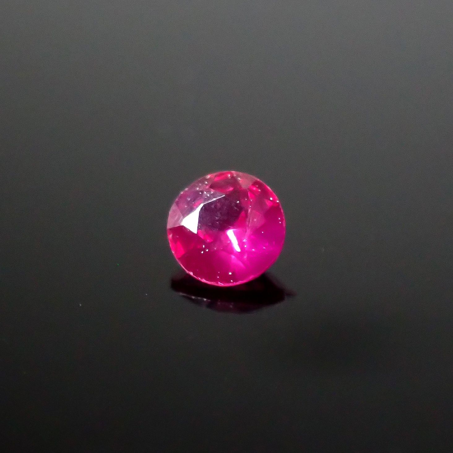 ルビー ビルマ産 0.056ct [250630617]2.3x2.3mm前後