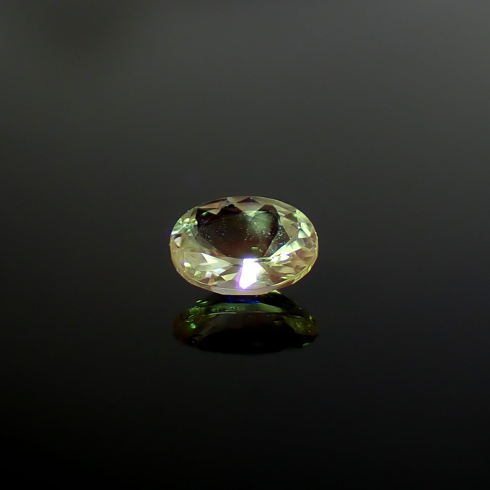 ミントガーネット タンザニア産 0.36ct / 5.2x3.9mm前後 [260932681]