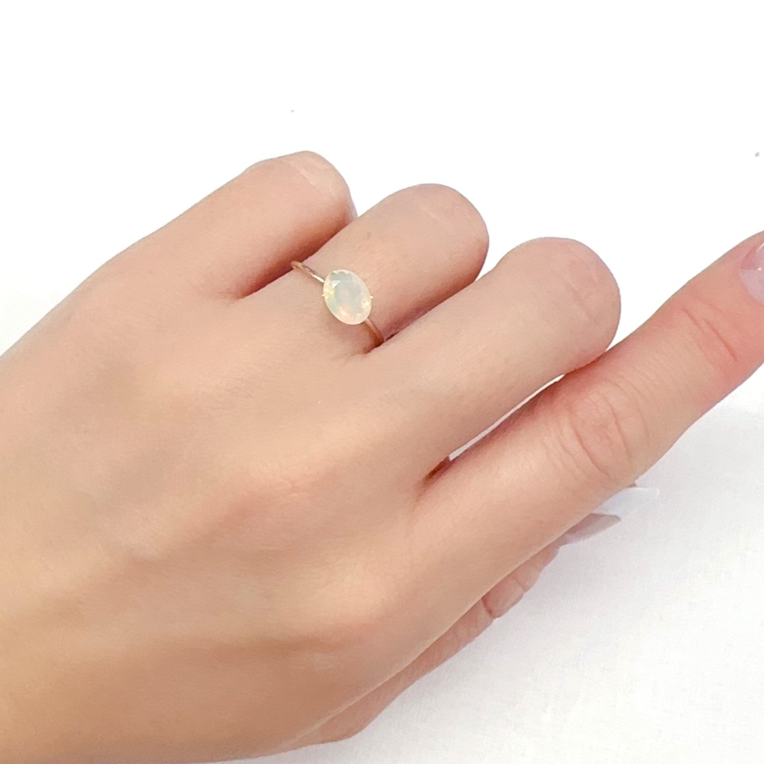 エチオピアオパール エチオピア産 0.52ct[240125314]7.7x5.9mm前後