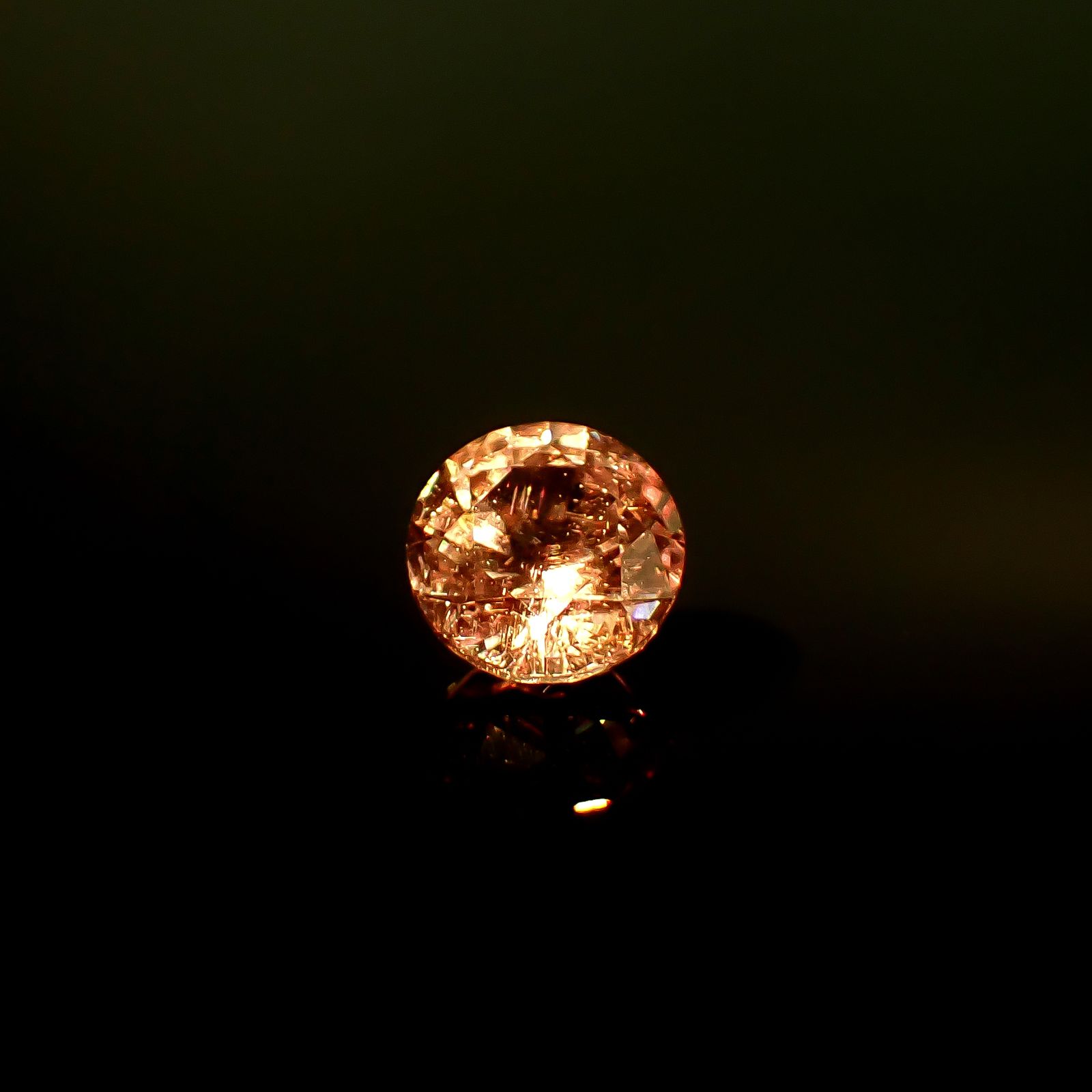 ドラゴンガーネット タンザニア産 0.58ct / 4.9x4.9mm前後 [260732668]