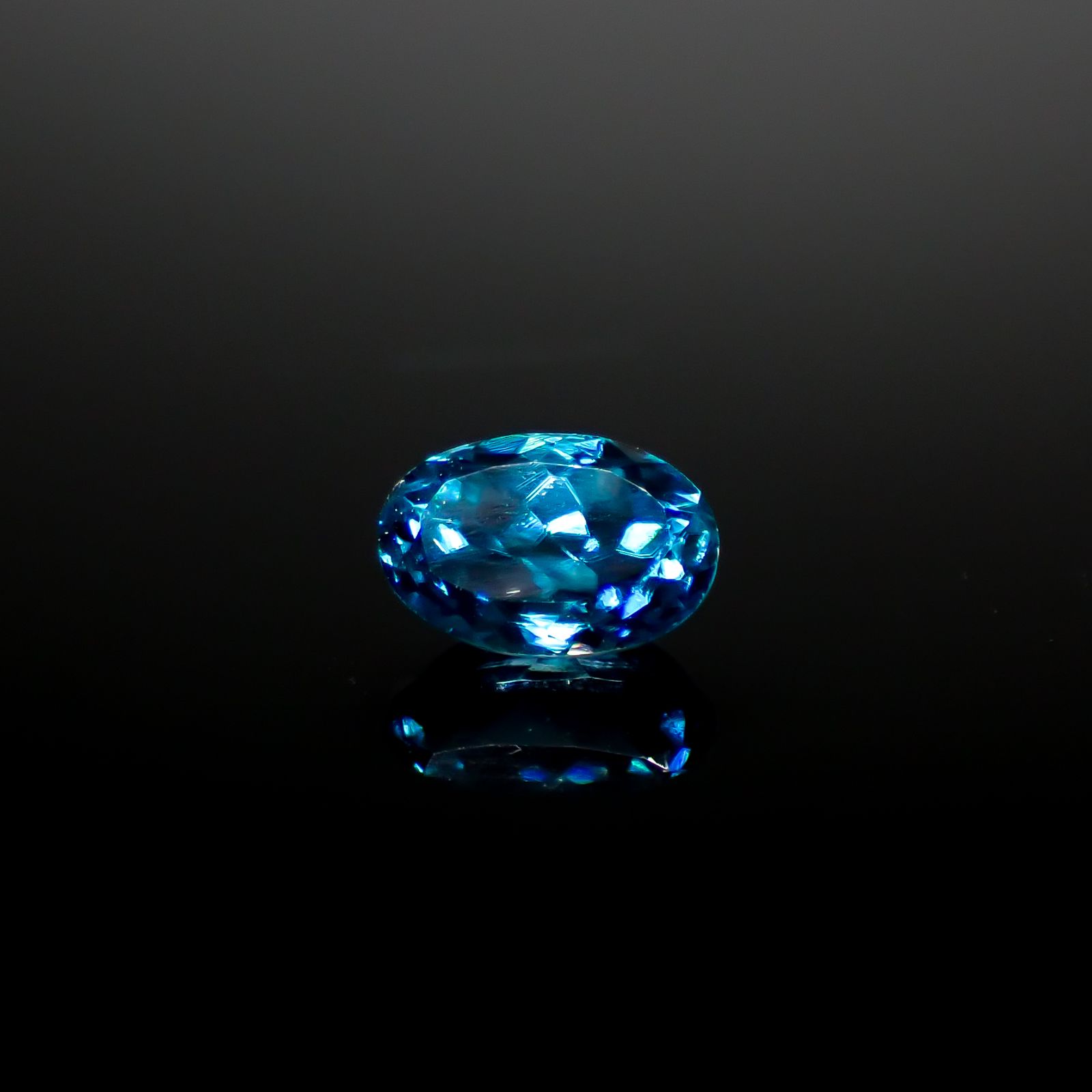 ブルージルコン カンボジア産 0.92ct[240728513]6.3x4.2mm前後