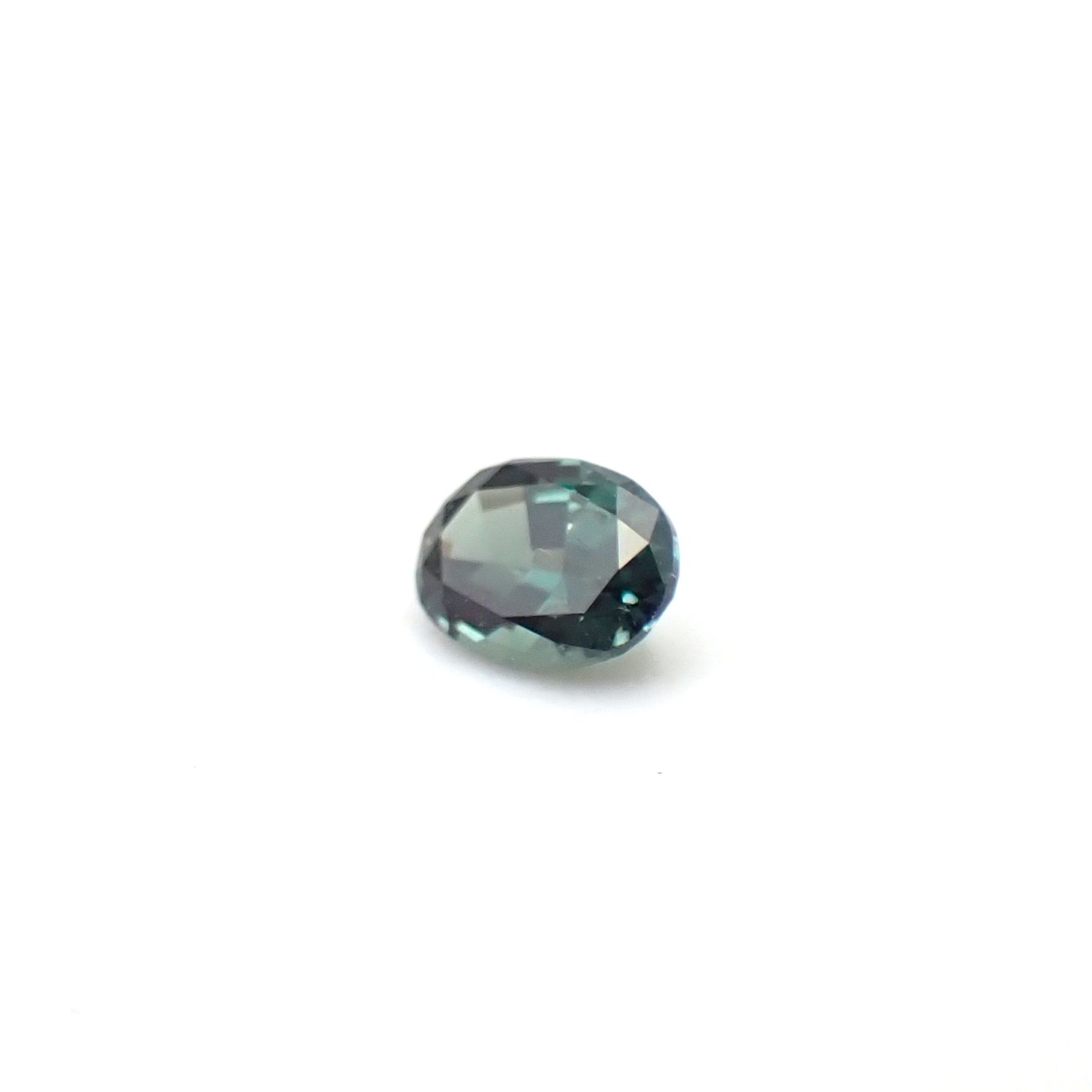 ベキリーブルーガーネット（カラーチェンジガーネット アレキタイプ） マダガスカル・ベキリー産 0.22ct / 4.1x3mm前後 [251231515]