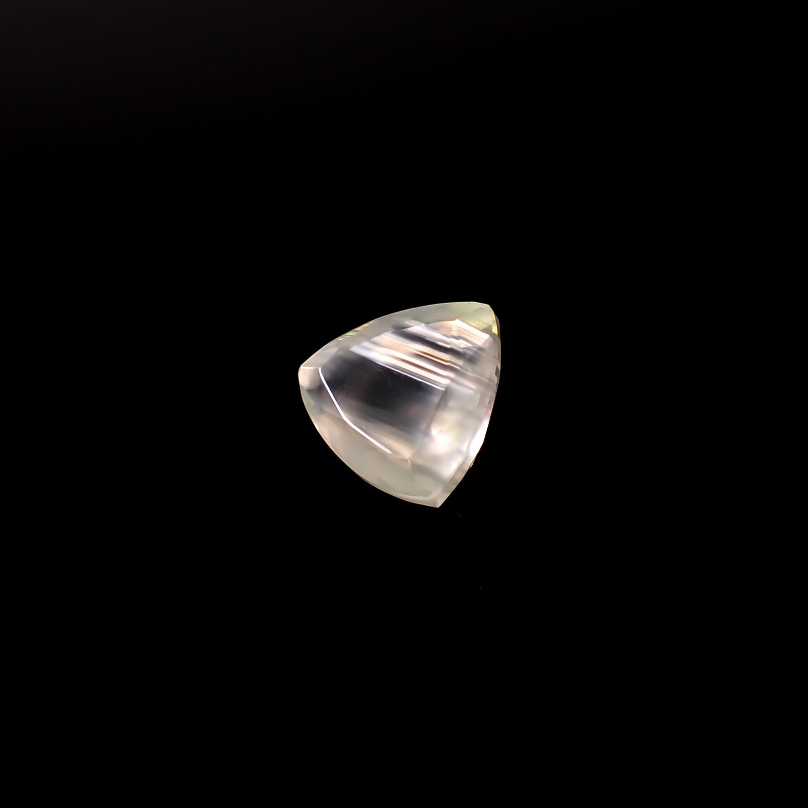 マラウイムーンストーン マラウイ共和国産 13.39ct / 15.9x16.6mm前後 [260331814]