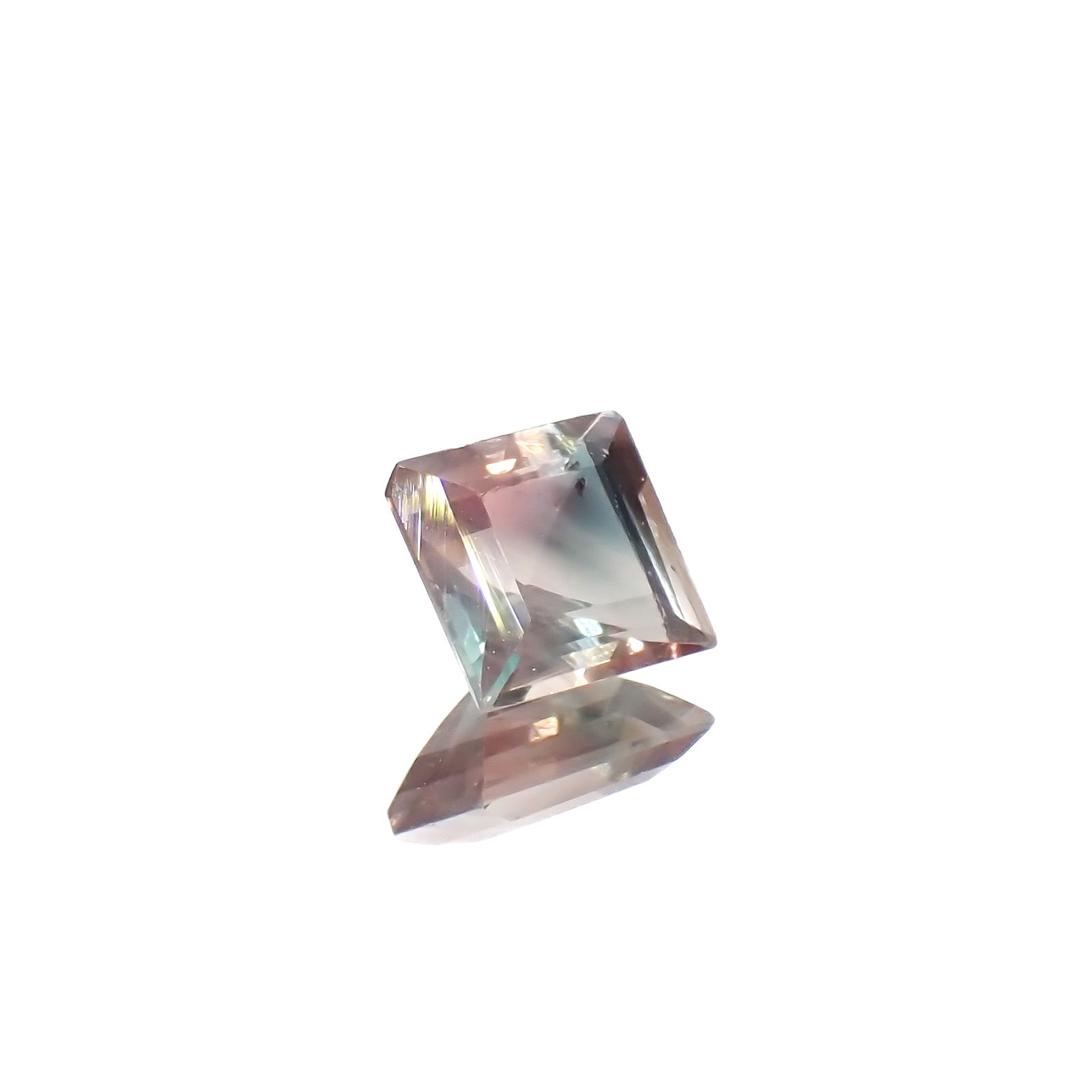 パーティカラーオレゴンサンストーン アメリカ・オレゴン州産 0.63ct[230722844]5.4x5.3mm前後