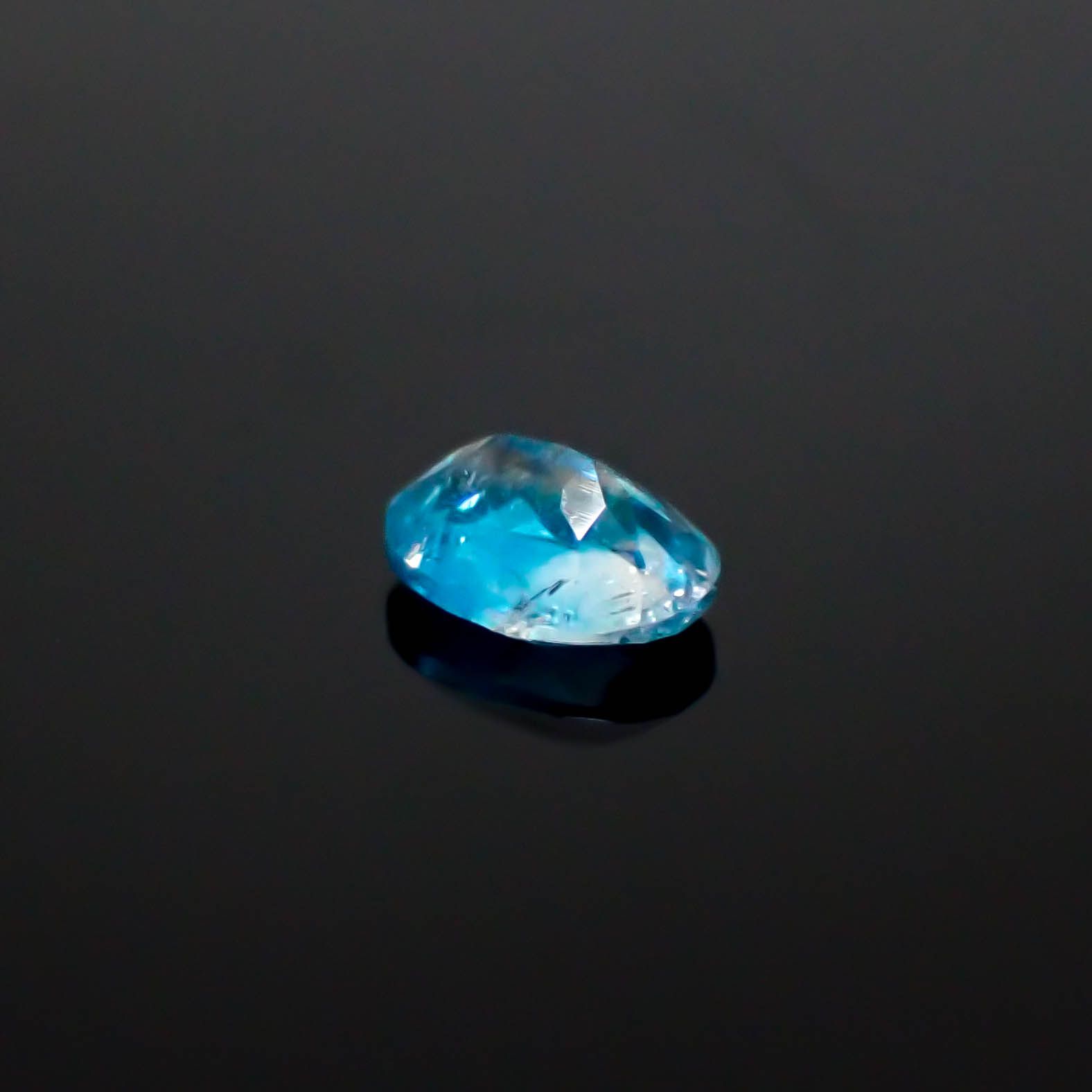 ユークレース(宝石名ユークレース)ジンバブエ産 0.32ct 識別済[250530417]5.1x3.6mm前後