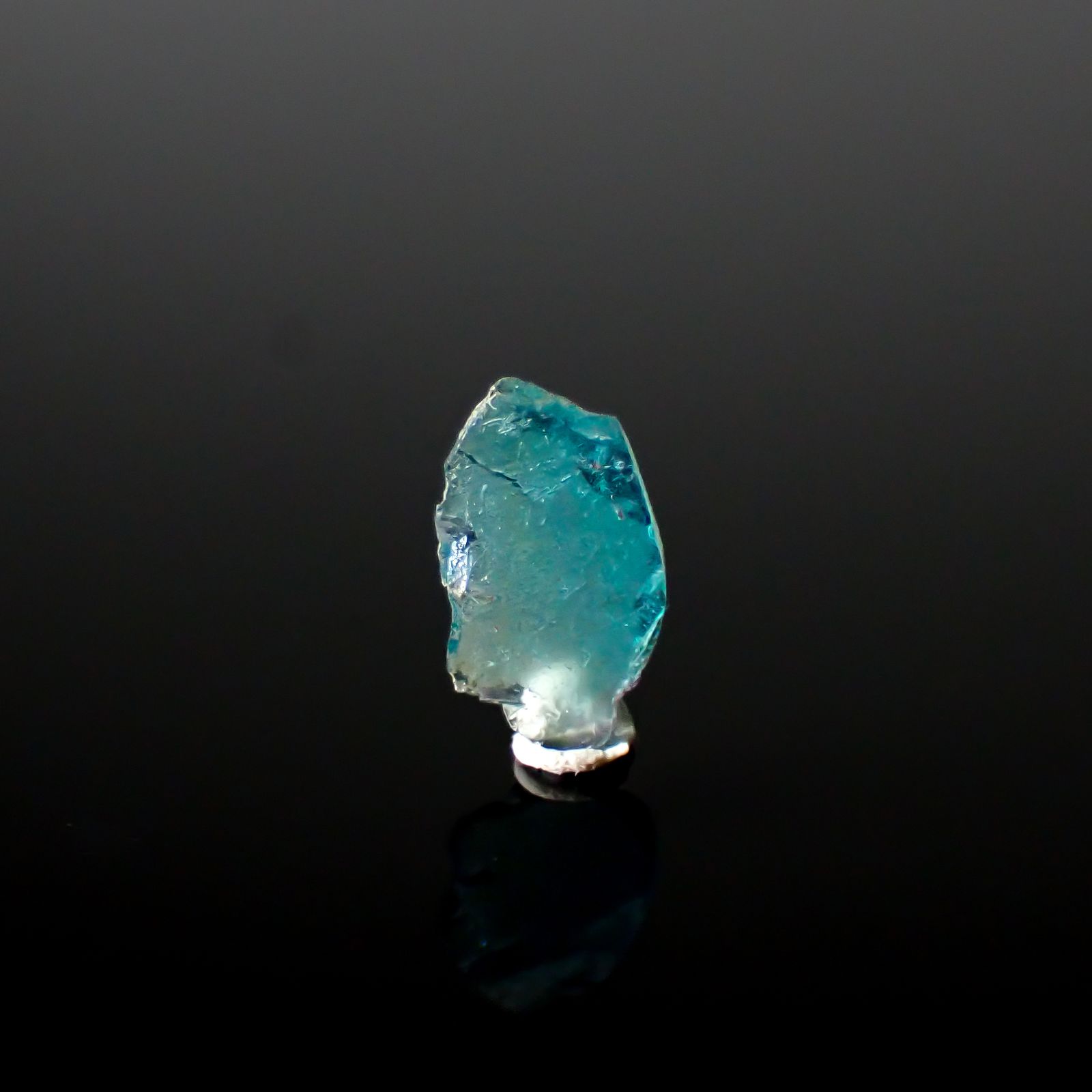 パライバトルマリン 原石スライス ブラジル・パライバ州バターリャ鉱山産 0.56ct [241029345]10.5x6.2mm前後
