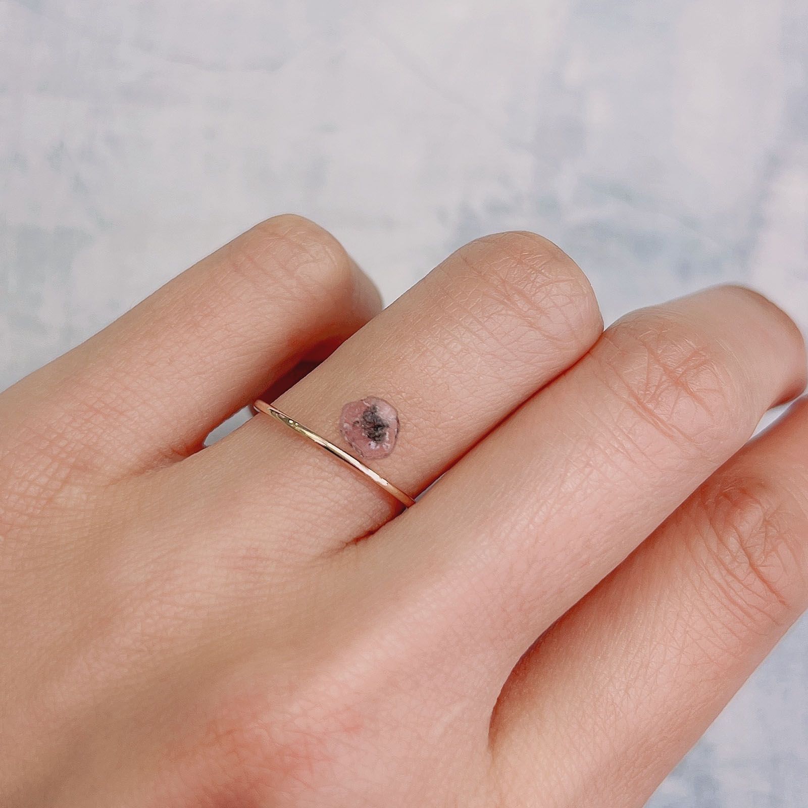 トラピッチェピンクサファイア(宝石名ピンク・サファイア) パキスタン・カシミール産 原石・結晶 0.43ct 識別済[20106826]5.7×5.1mm前後