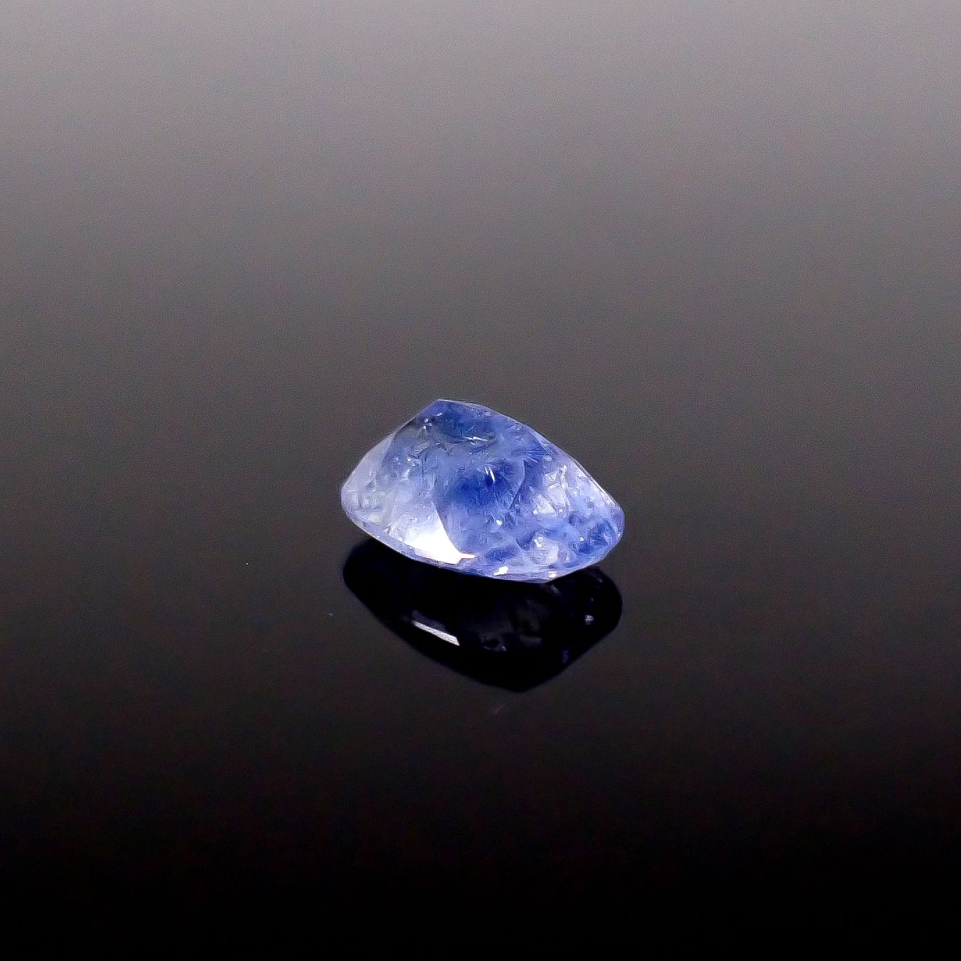 デュモルチェライトインクォーツ ブラジル産 0.69ct / 6.9x4.9mm前後 [260331847]