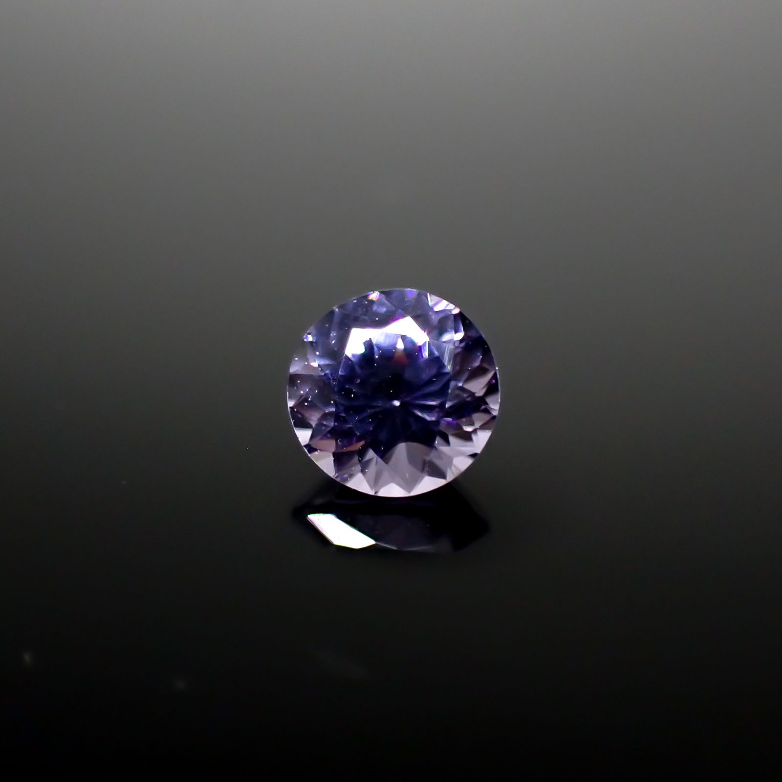 バイオレットスピネル(宝石名スピネル)ビルマ/マダガスカル産 0.42ct 識別済[241029270]4.5x4.5mm前後