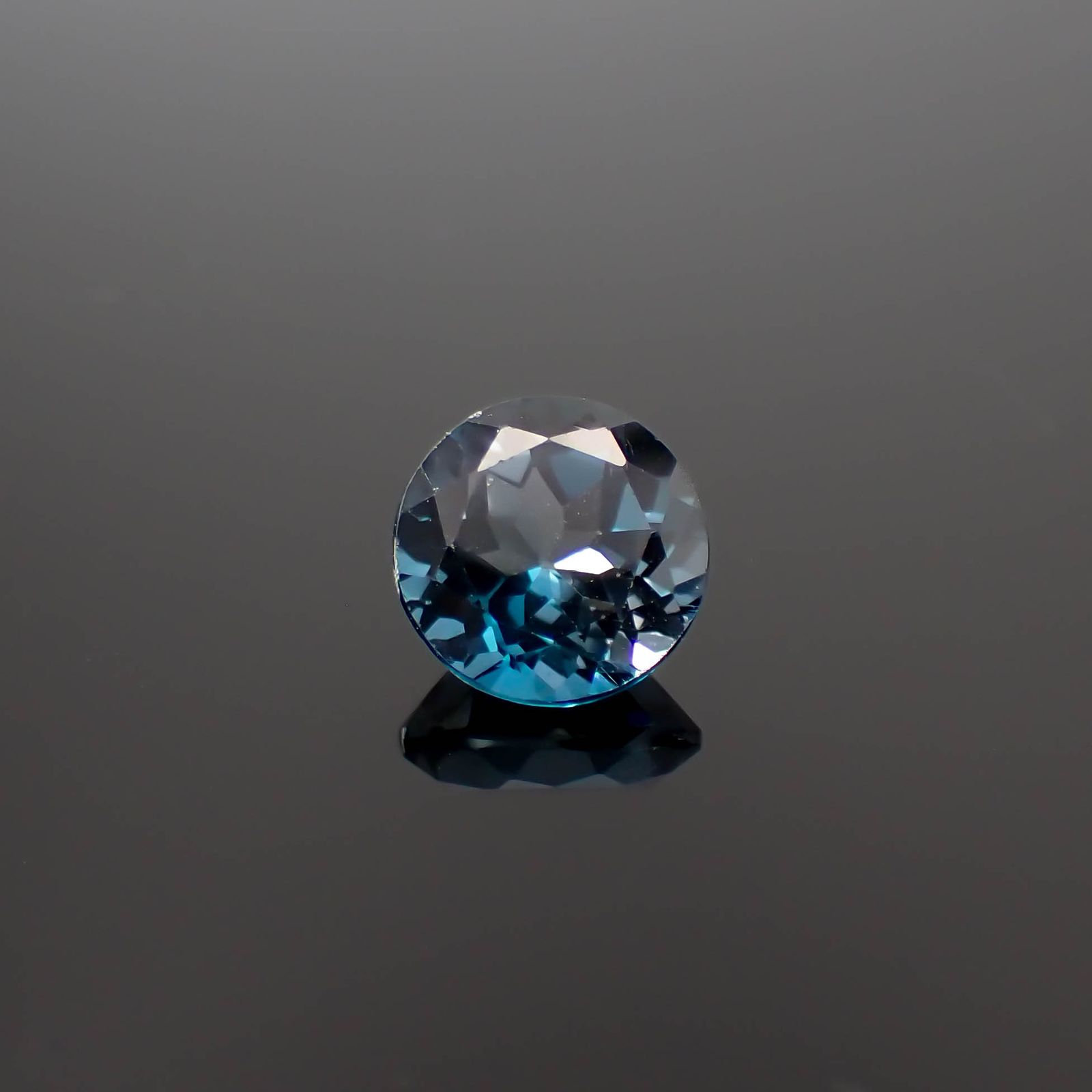 ロンドンブルートパーズ ブラジル産 2.40ct[240326789]7.9x7.9mm