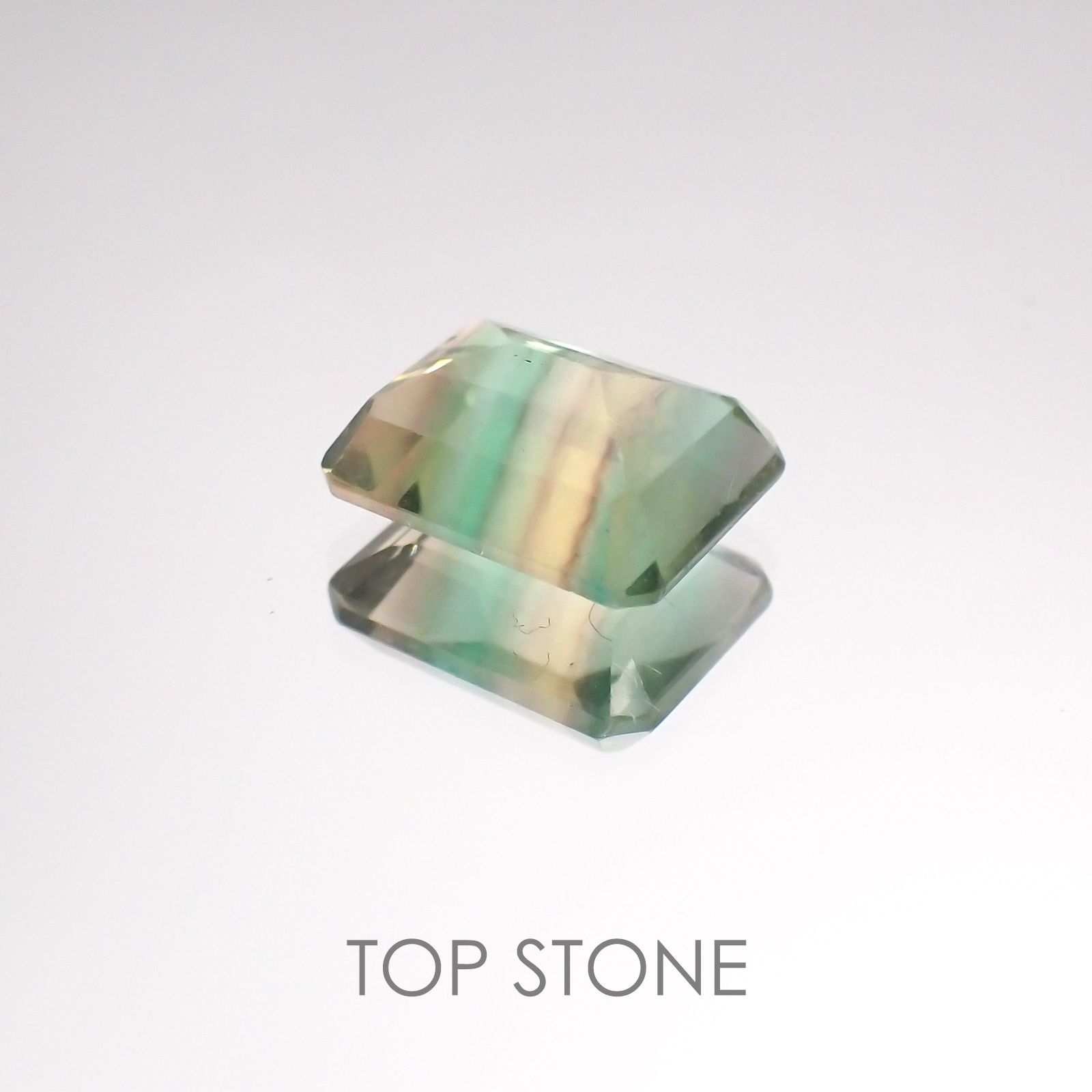 バイカラーフローライト ブラジル産 ルース 3.48ct[21028515]10×7.8mm前後