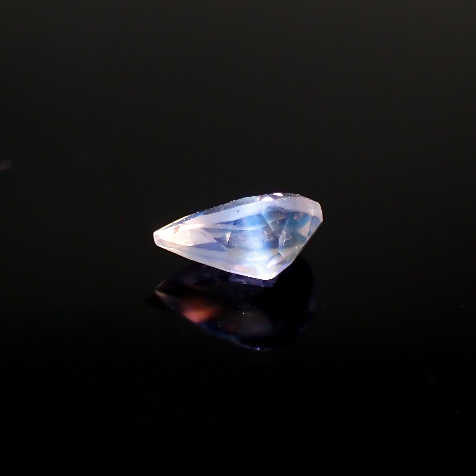 レインボームーンストーン インド・タミルナードゥ産 0.33ct[231224461]6x4mm前後